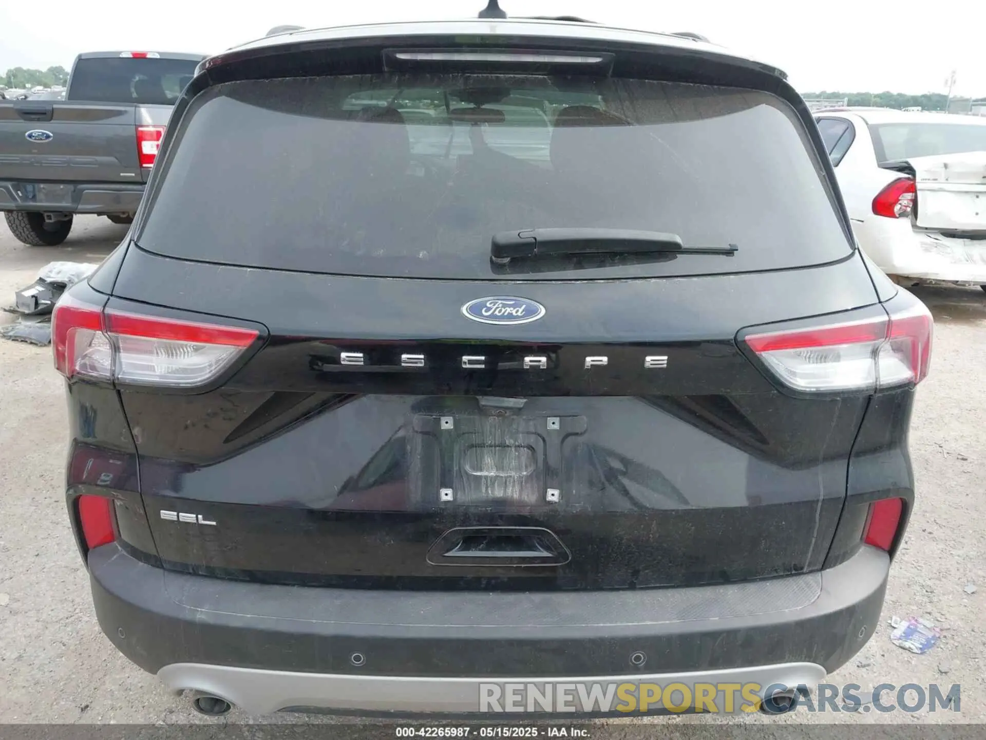 16 fotografías del automóvil dañado 1FMCU0H69NUB37900 FORD ESCAPE 2022