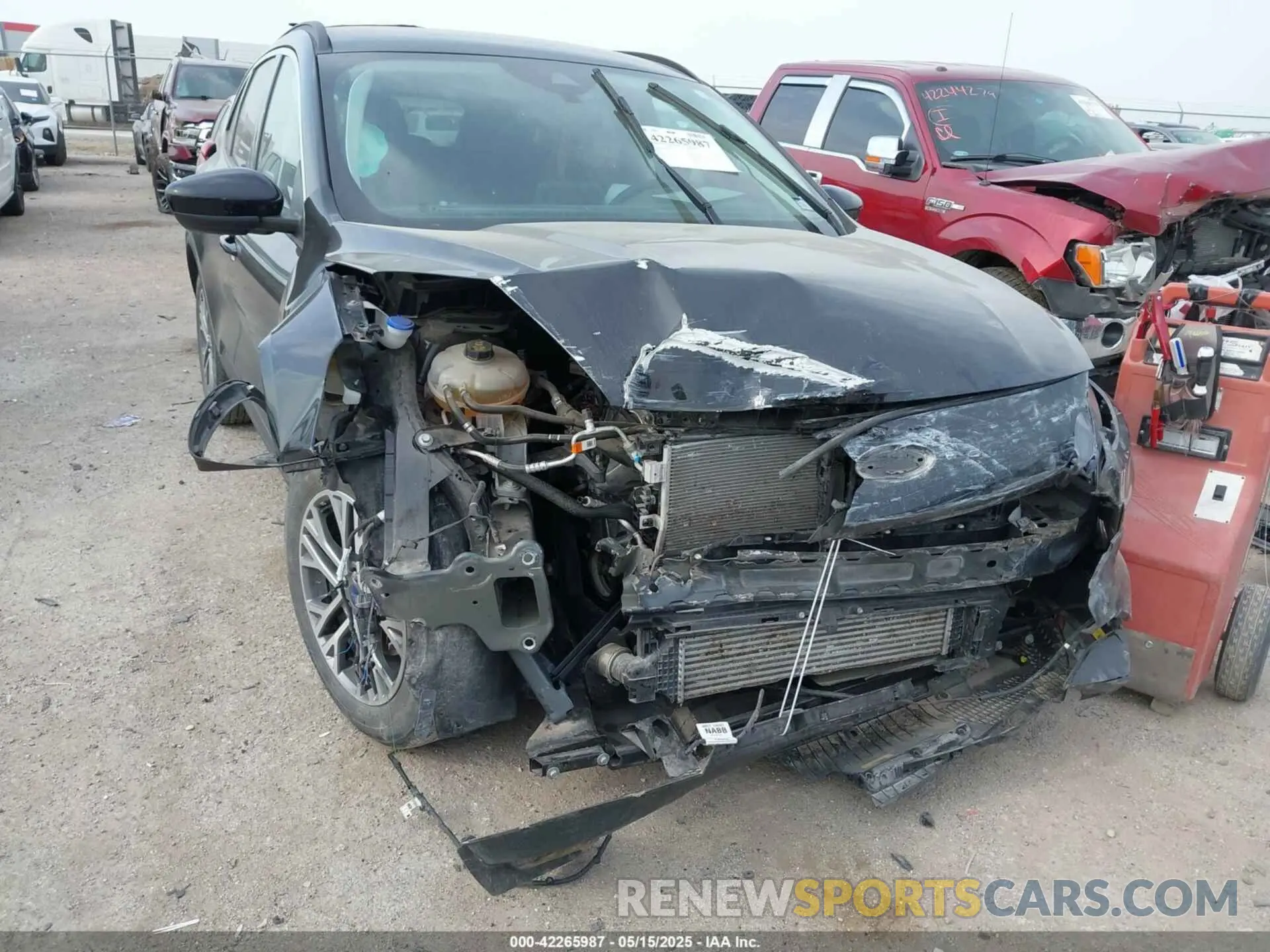 6 fotografías del automóvil dañado 1FMCU0H69NUB37900 FORD ESCAPE 2022