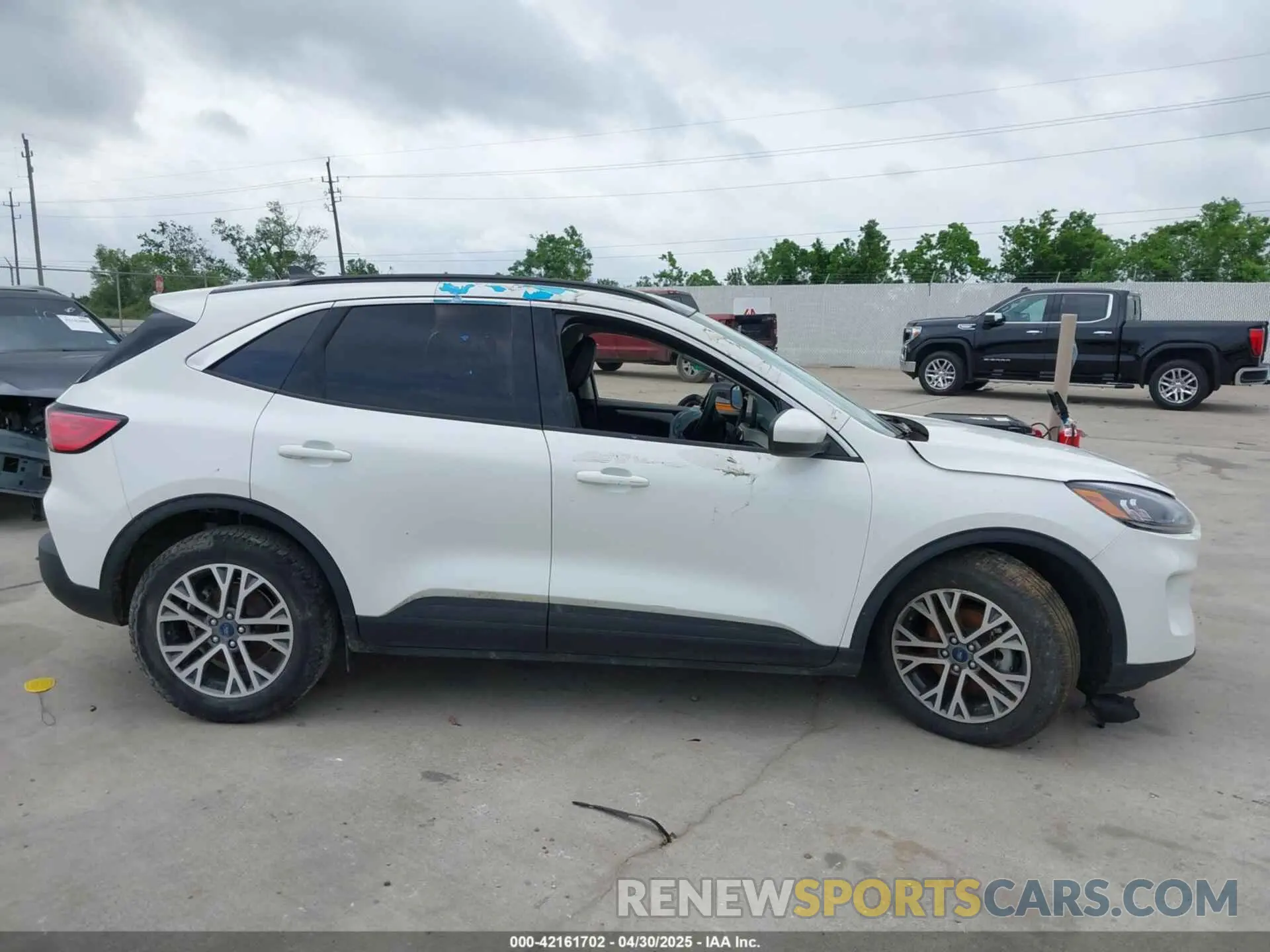 12 fotografías del automóvil dañado 1FMCU0H6XNUA83488 FORD ESCAPE 2022