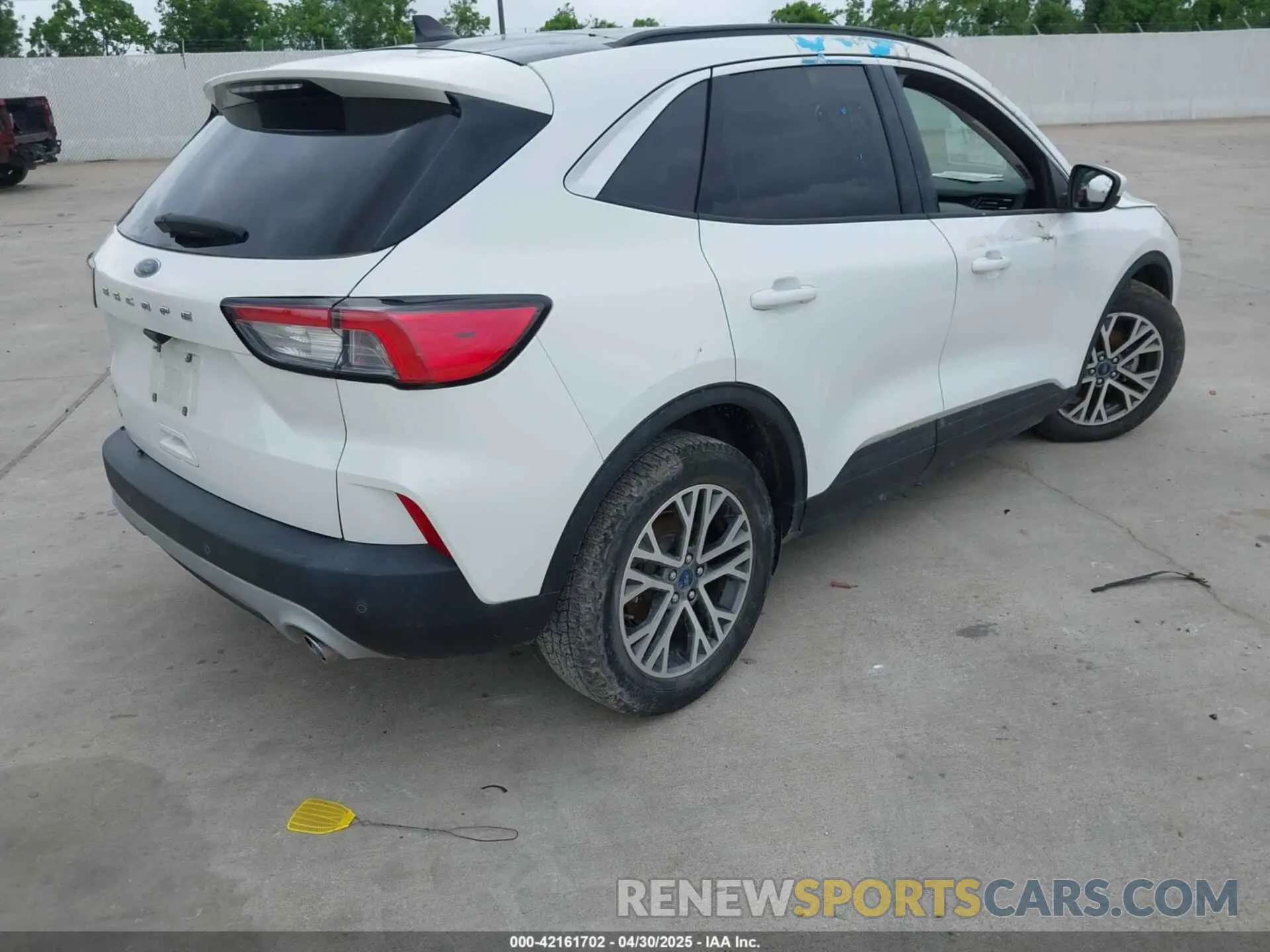 4 fotografías del automóvil dañado 1FMCU0H6XNUA83488 FORD ESCAPE 2022