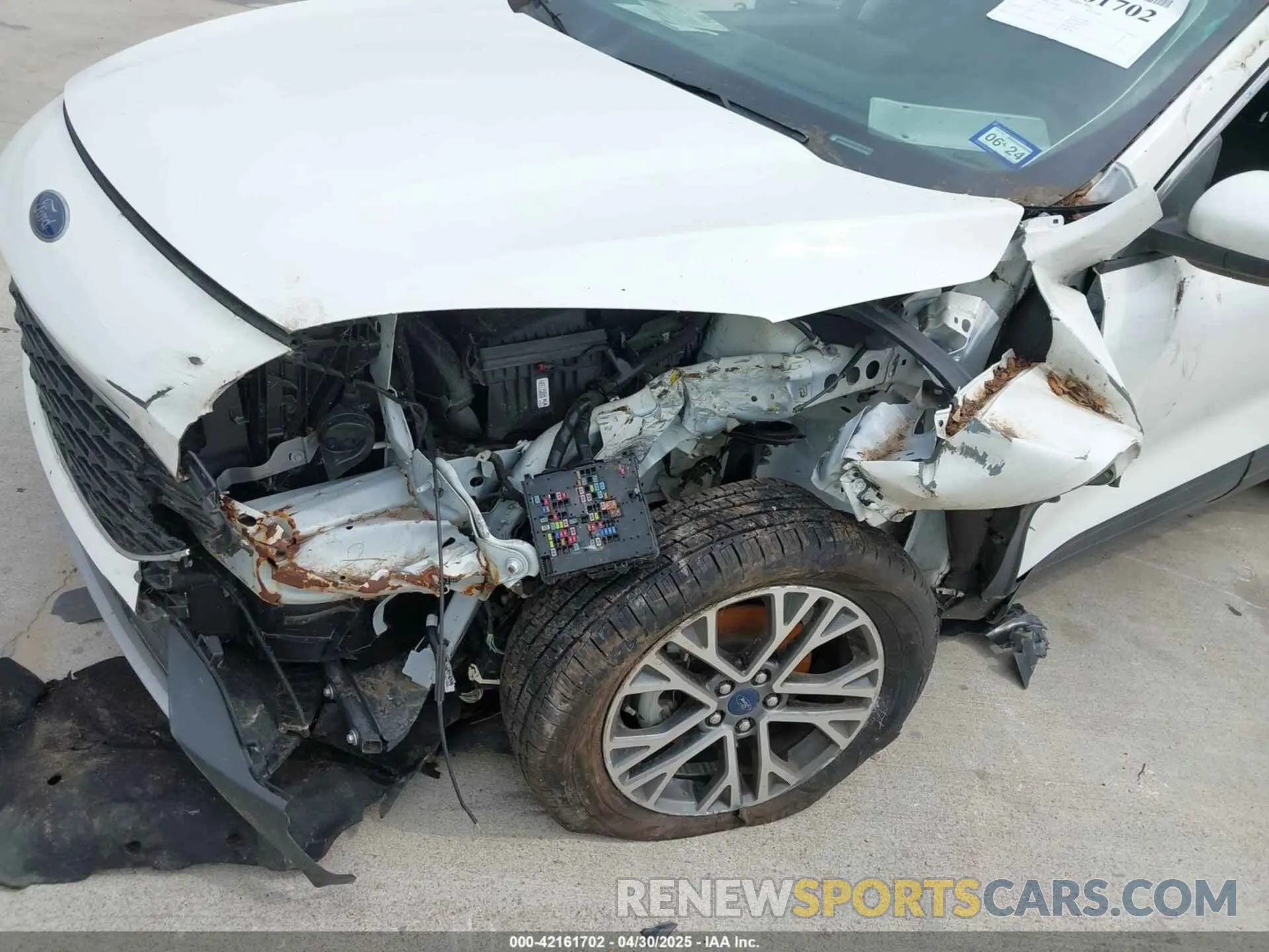 6 fotografías del automóvil dañado 1FMCU0H6XNUA83488 FORD ESCAPE 2022