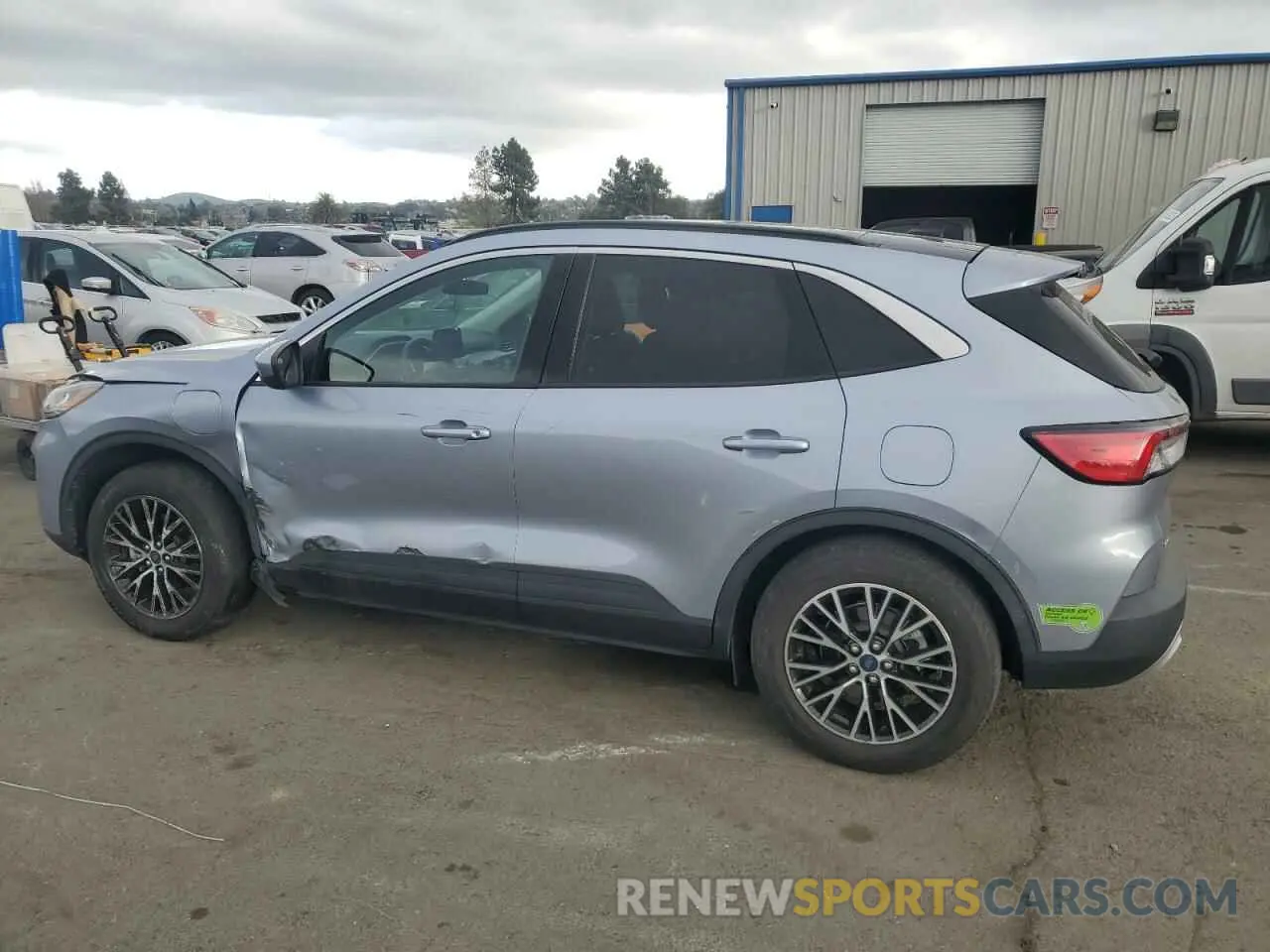 2 fotografías del automóvil dañado 1FMCU0KZ0NUA24775 FORD ESCAPE 2022