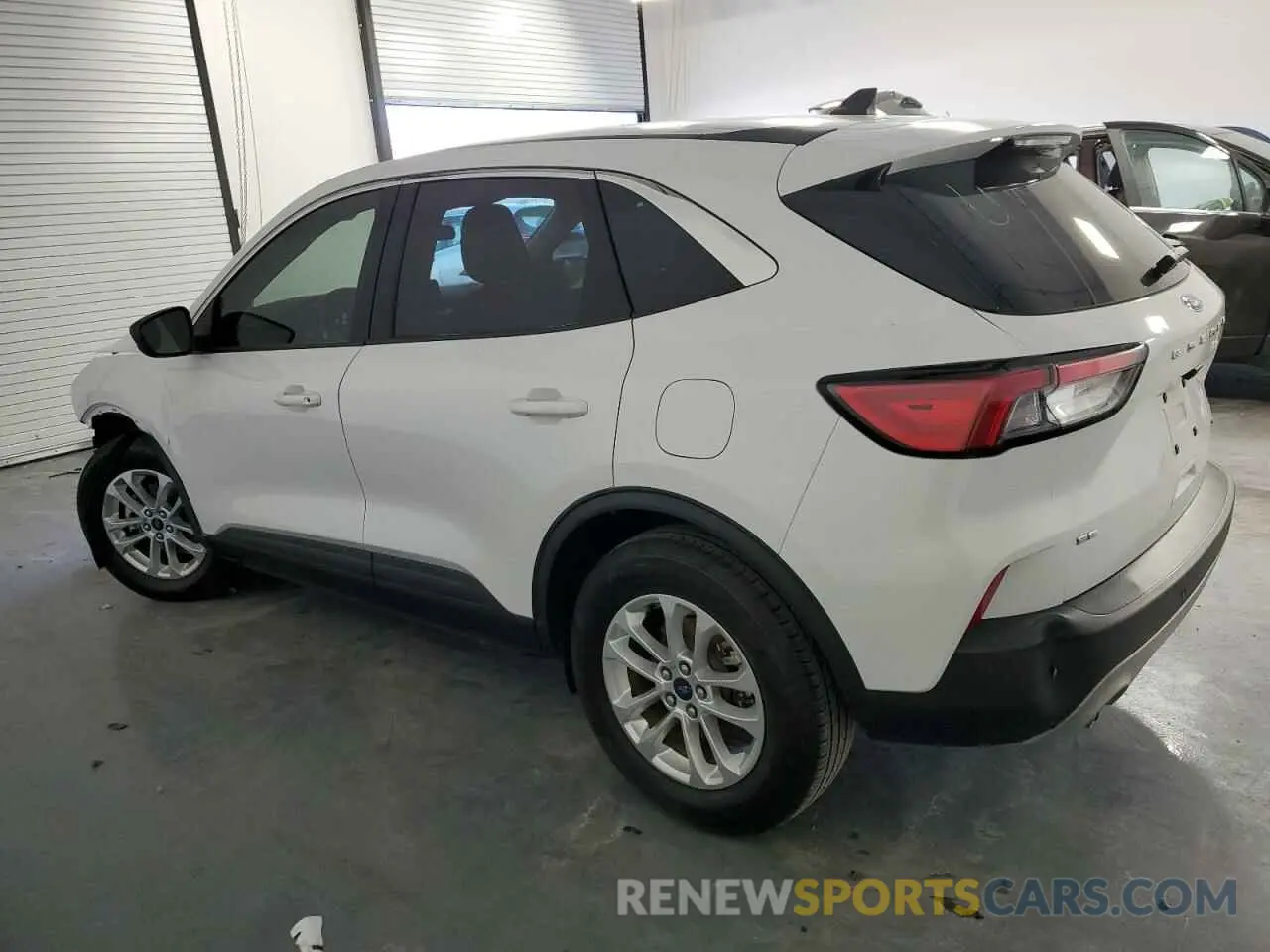 2 fotografías del automóvil dañado 1FMCU9BZ1NUA24675 FORD ESCAPE 2022