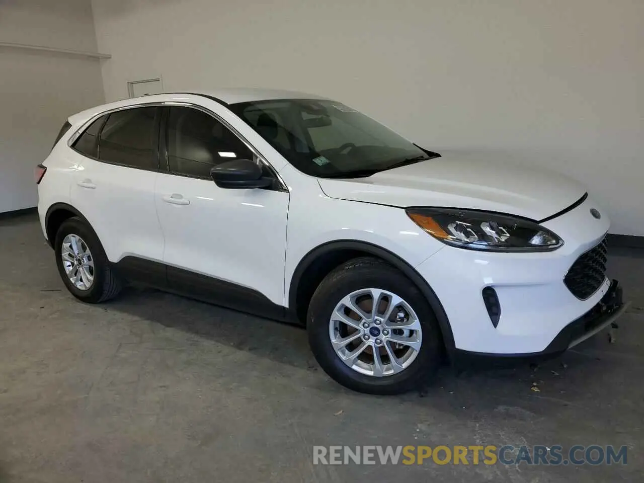 4 fotografías del automóvil dañado 1FMCU9BZ1NUA24675 FORD ESCAPE 2022