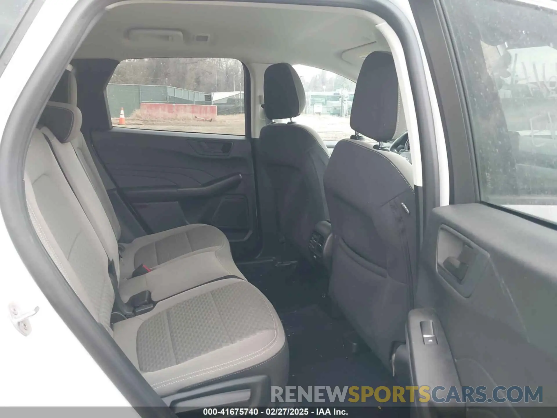 8 fotografías del automóvil dañado 1FMCU9BZ2NUA43705 FORD ESCAPE 2022
