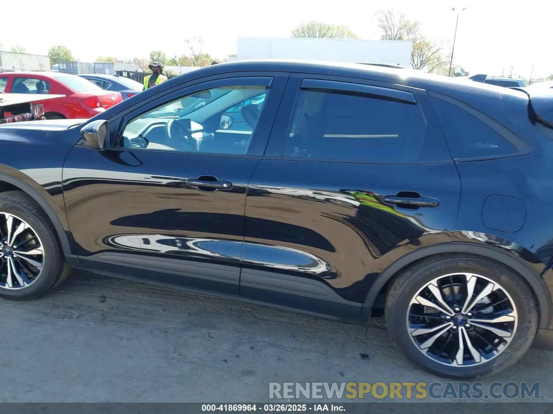 14 fotografías del automóvil dañado 1FMCU9BZ7NUA26950 FORD ESCAPE 2022