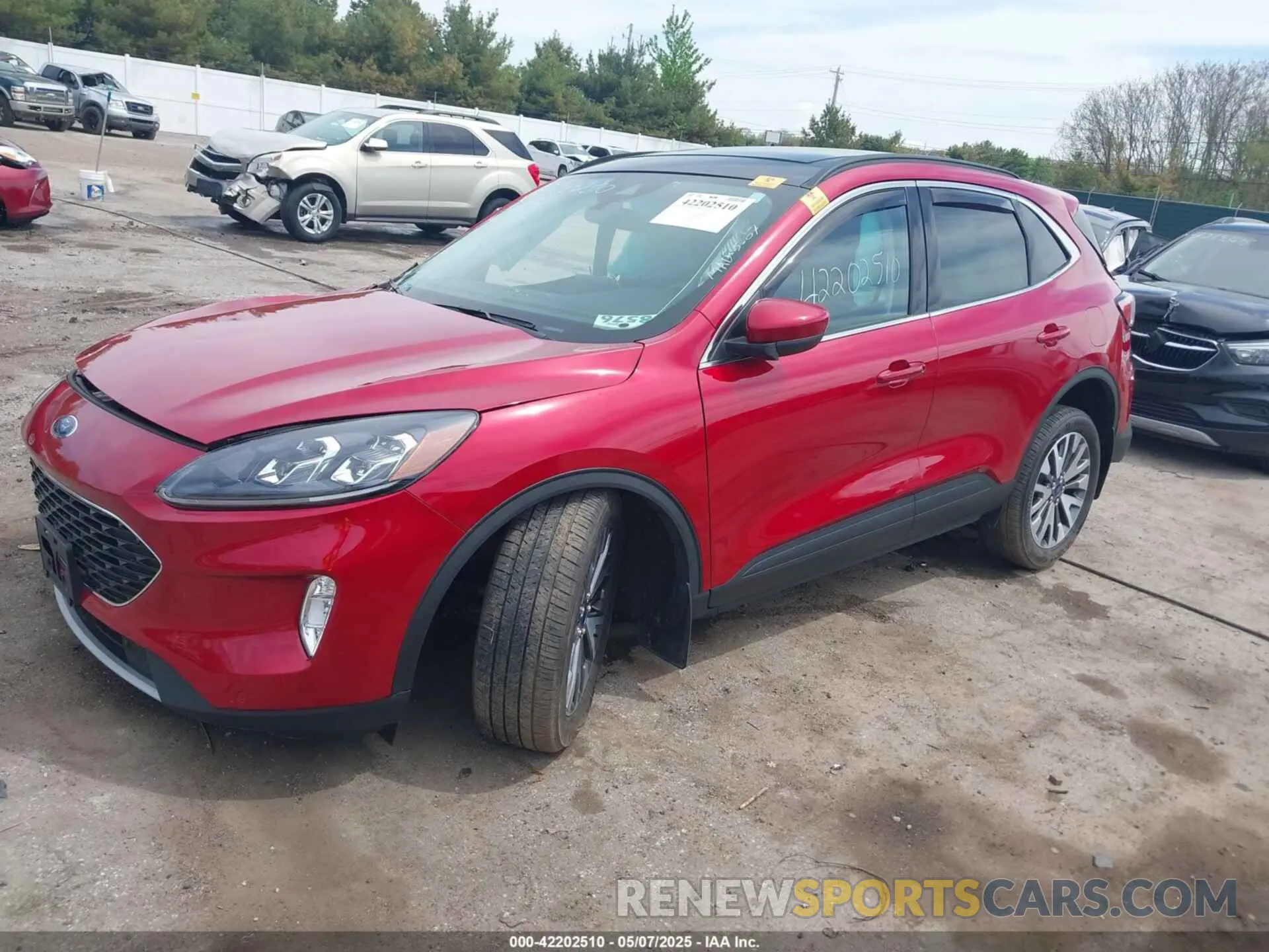 2 fotografías del automóvil dañado 1FMCU9DZ1NUA34474 FORD ESCAPE 2022
