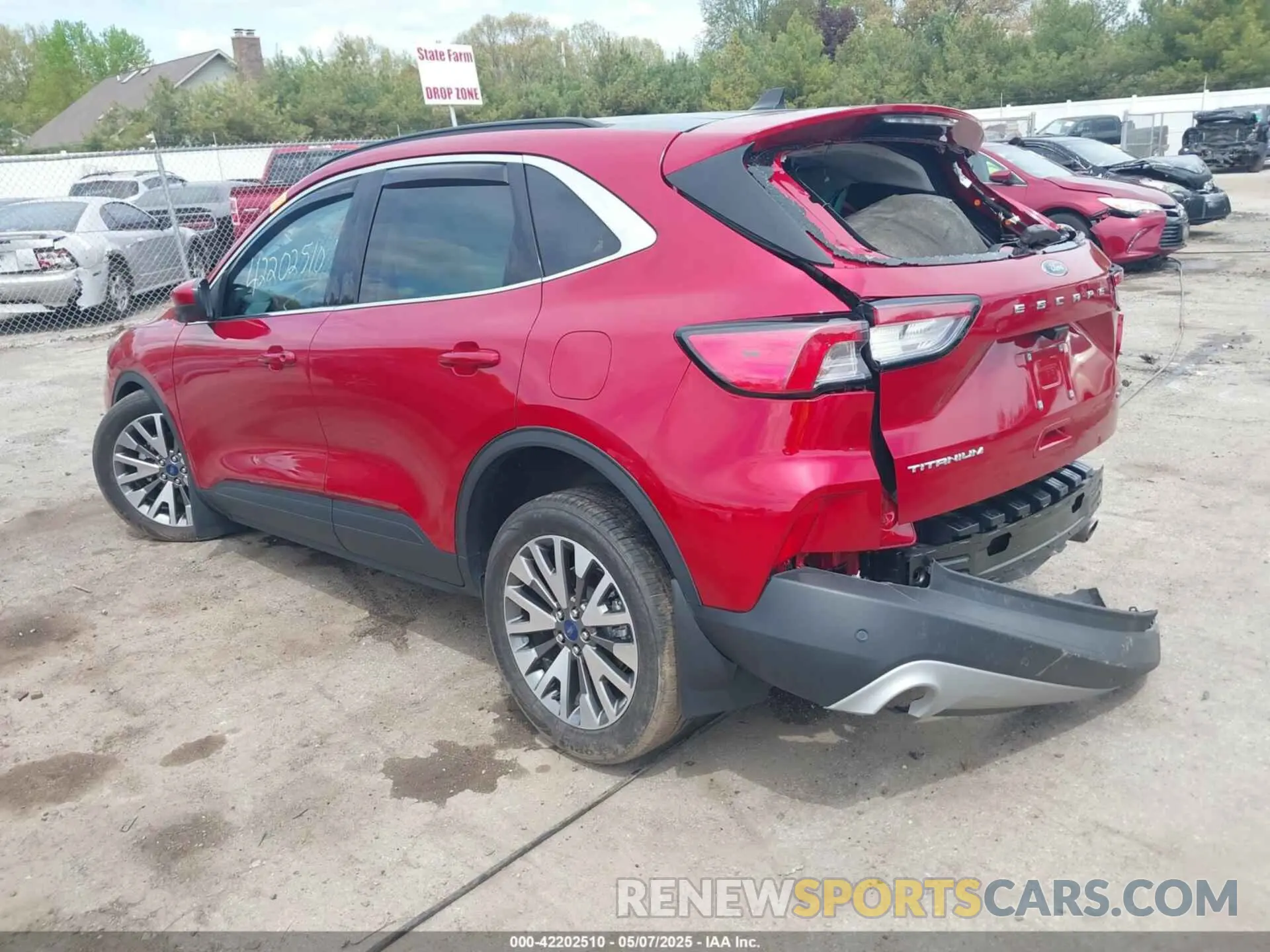3 fotografías del automóvil dañado 1FMCU9DZ1NUA34474 FORD ESCAPE 2022