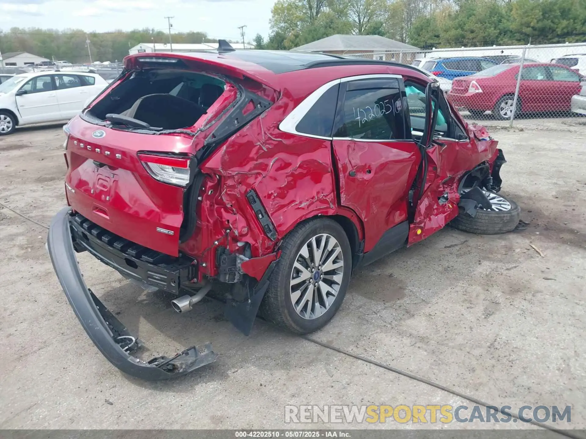 4 fotografías del automóvil dañado 1FMCU9DZ1NUA34474 FORD ESCAPE 2022