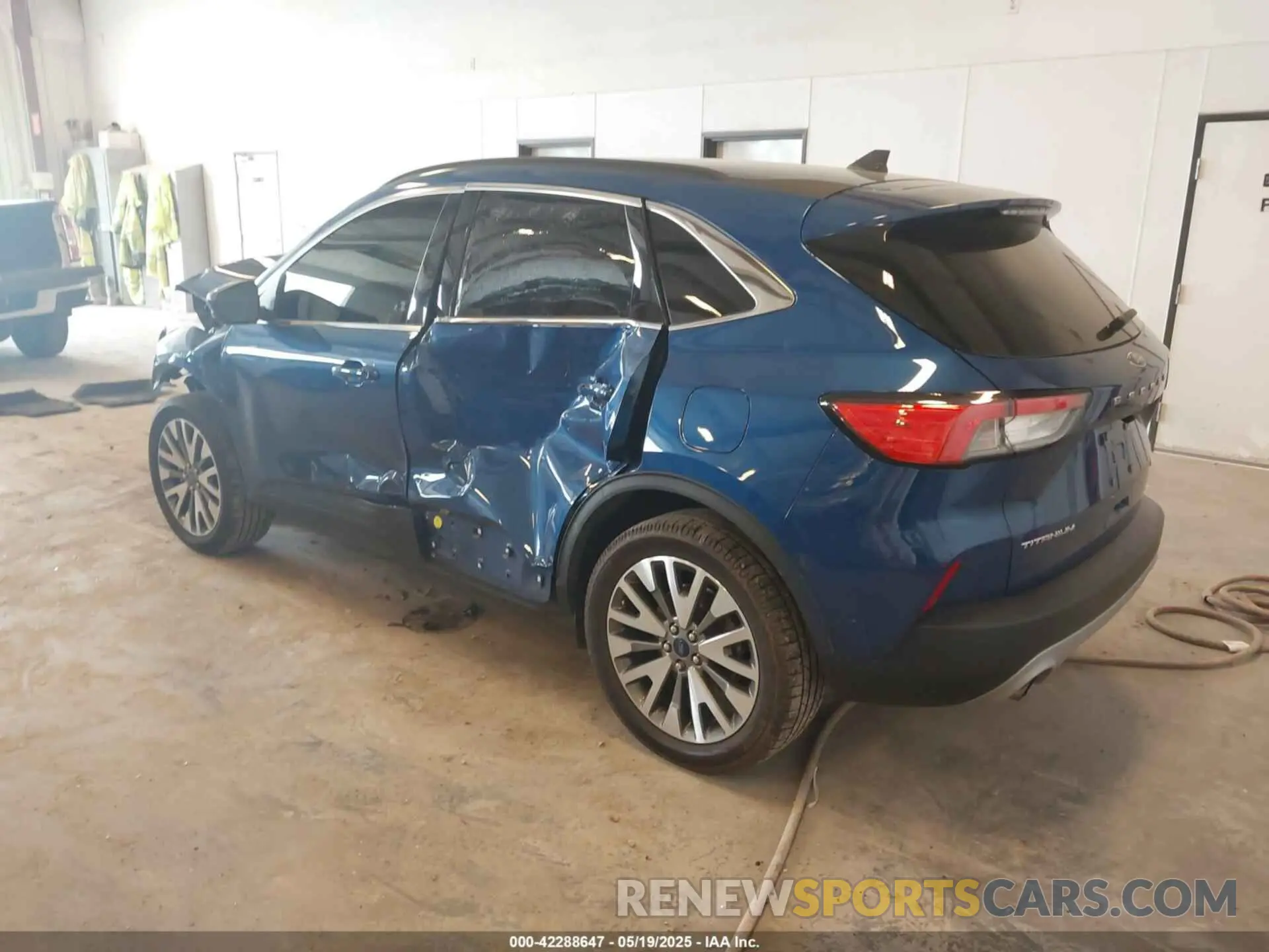 3 fotografías del automóvil dañado 1FMCU9DZ9NUA38627 FORD ESCAPE 2022