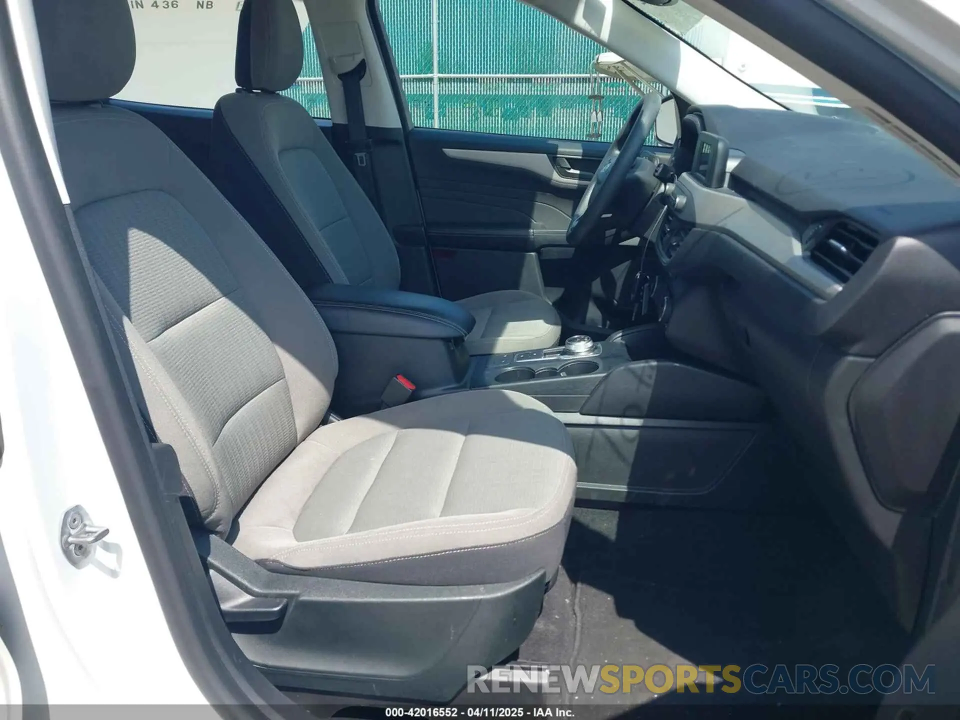 5 fotografías del automóvil dañado 1FMCU9F6XNUB31191 FORD ESCAPE 2022