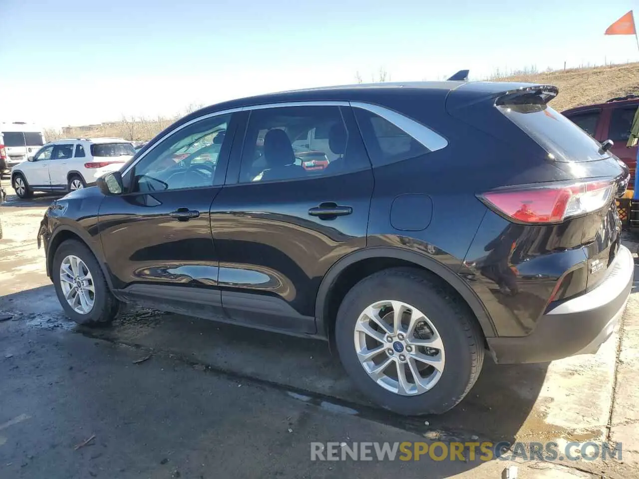 2 fotografías del automóvil dañado 1FMCU9G60NUA11575 FORD ESCAPE 2022