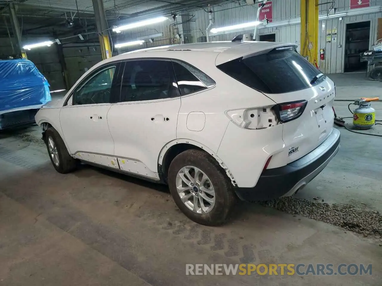 2 fotografías del automóvil dañado 1FMCU9G60NUB61072 FORD ESCAPE 2022