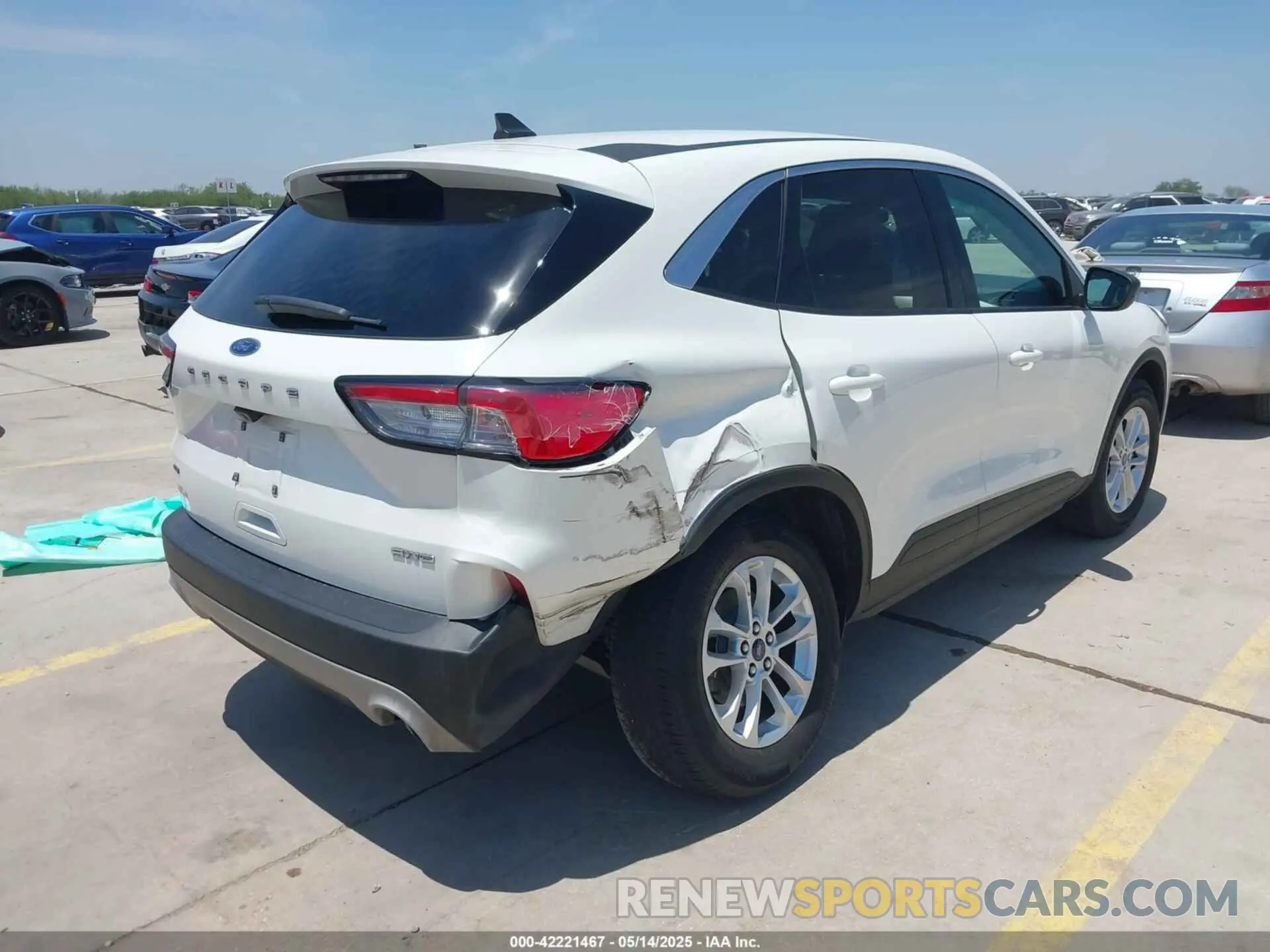 4 fotografías del automóvil dañado 1FMCU9G60NUC01957 FORD ESCAPE 2022