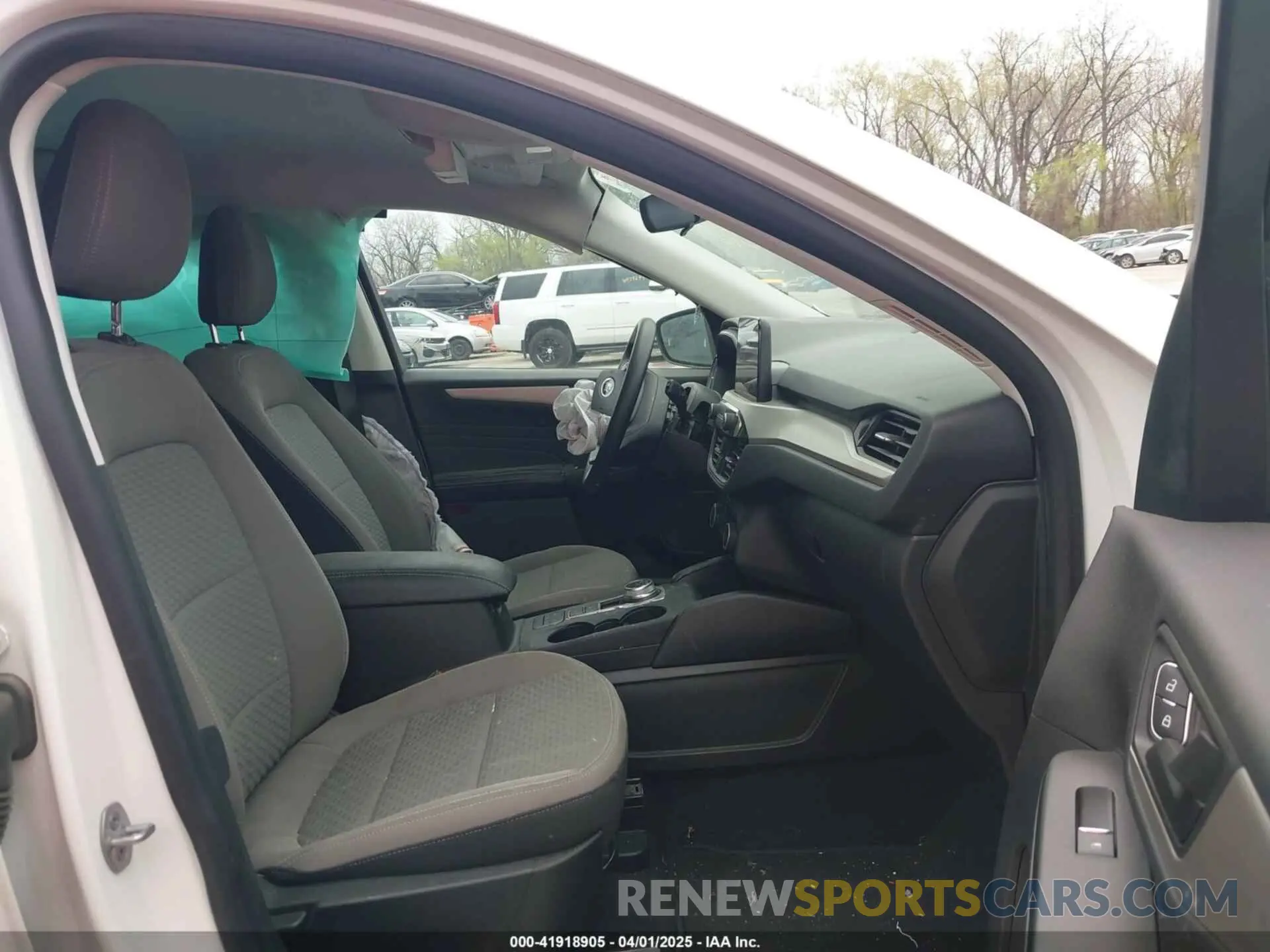 5 fotografías del automóvil dañado 1FMCU9G61NUA61028 FORD ESCAPE 2022