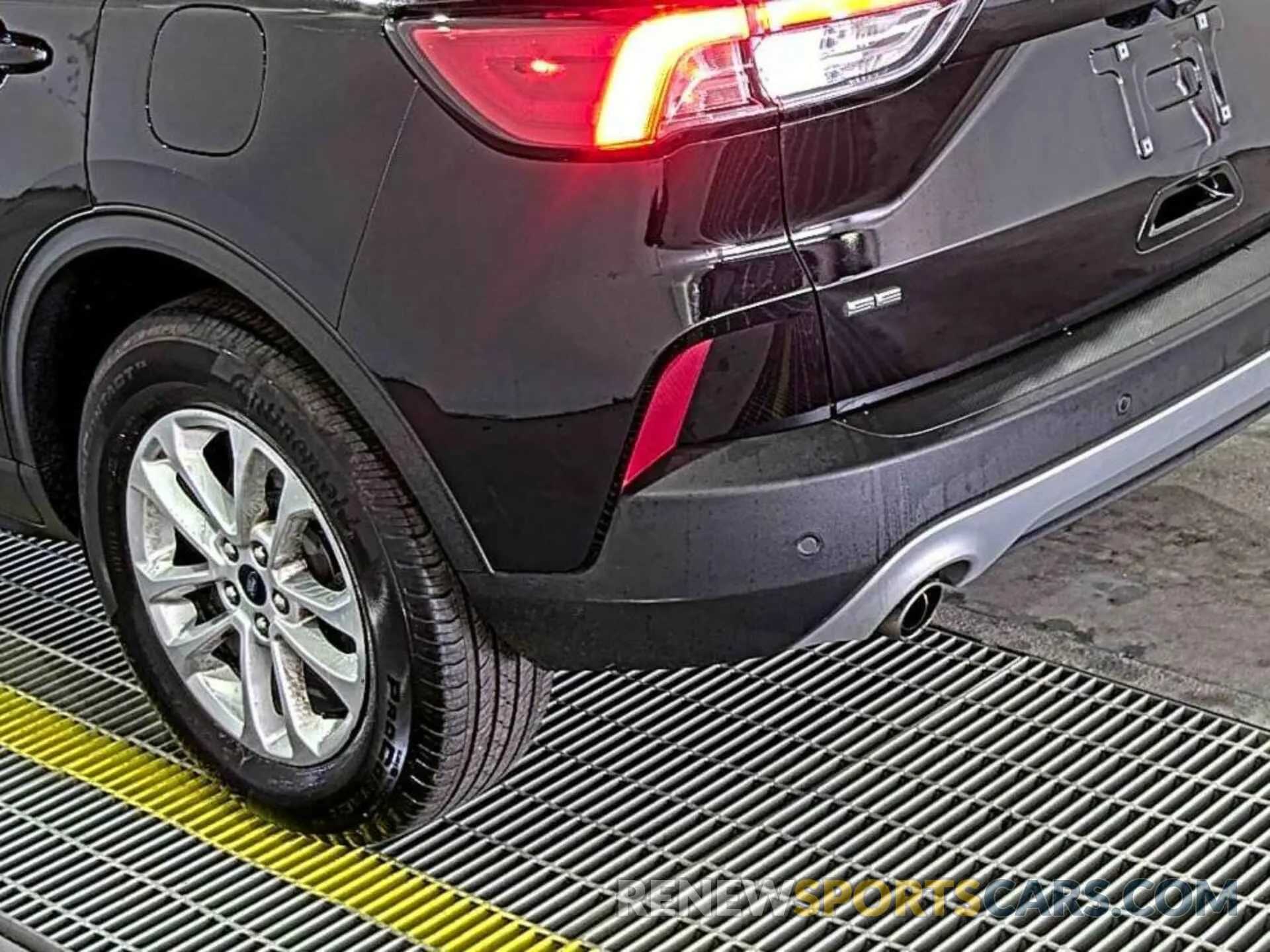 17 fotografías del automóvil dañado 1FMCU9G61NUB30218 FORD ESCAPE 2022