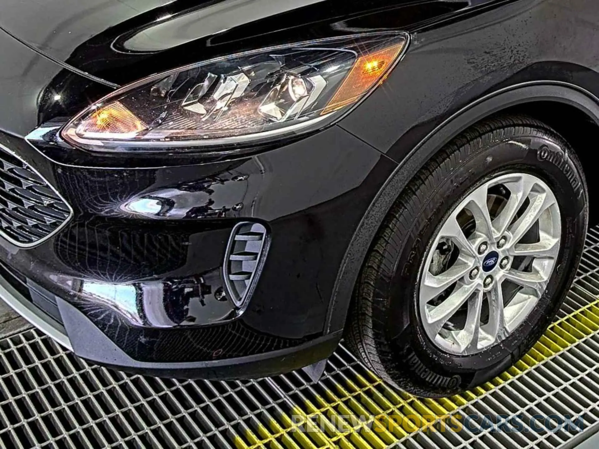 2 fotografías del automóvil dañado 1FMCU9G61NUB30218 FORD ESCAPE 2022
