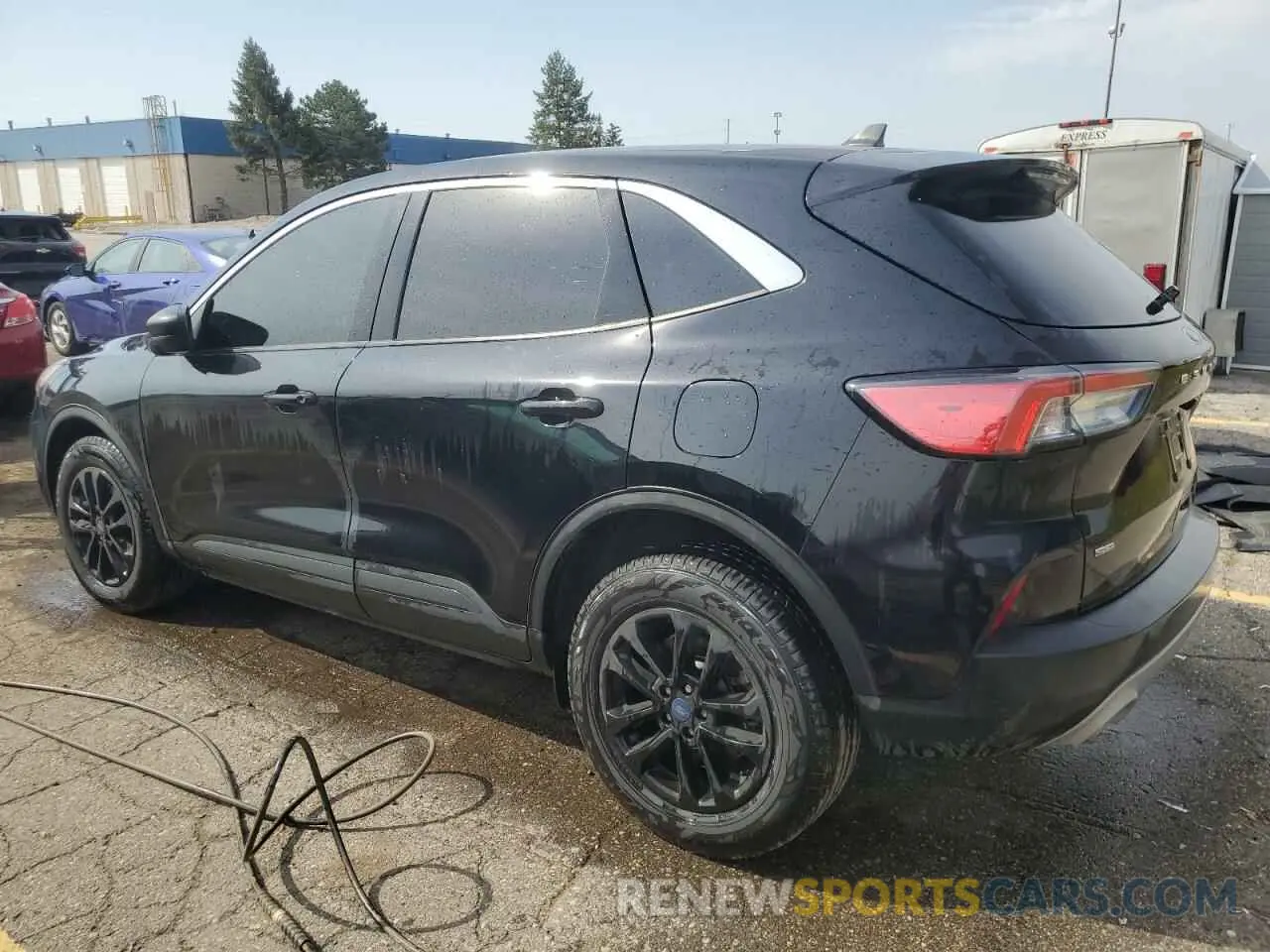 2 fotografías del automóvil dañado 1FMCU9G61NUB69147 FORD ESCAPE 2022