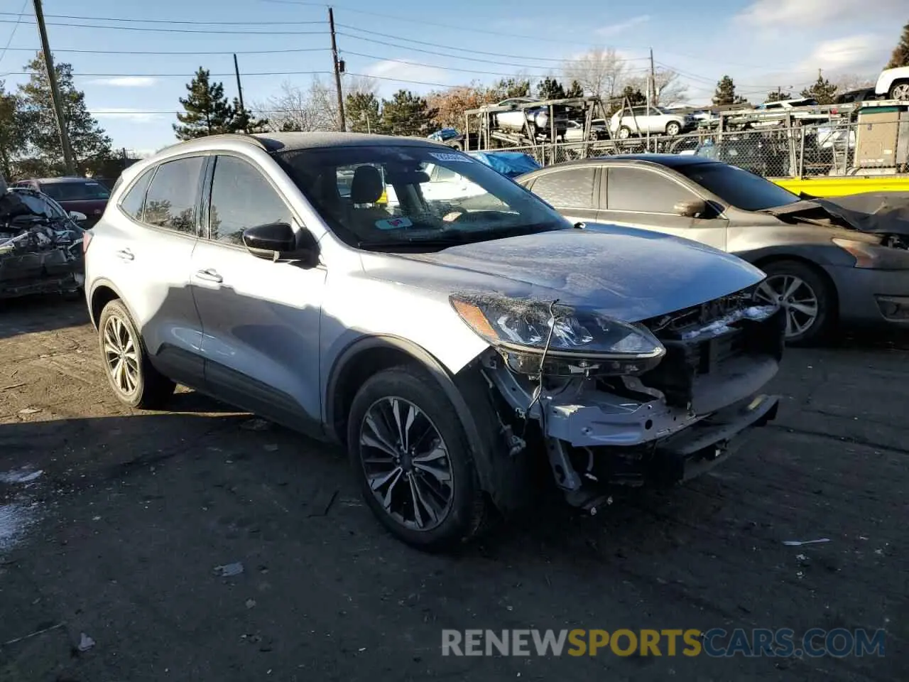 4 fotografías del automóvil dañado 1FMCU9G61NUB99765 FORD ESCAPE 2022