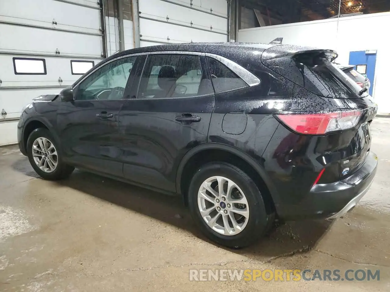 2 fotografías del automóvil dañado 1FMCU9G62NUA57327 FORD ESCAPE 2022