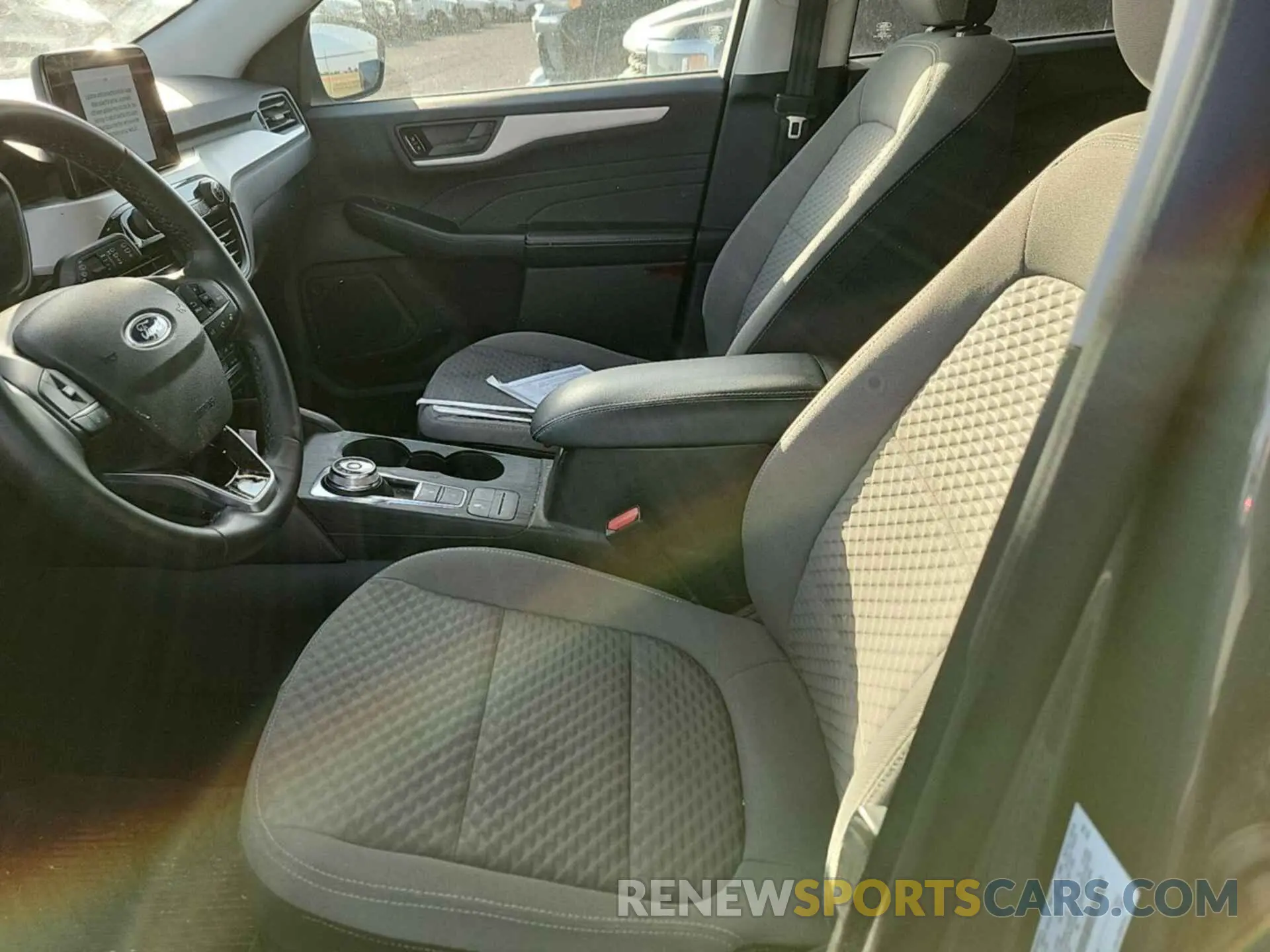 16 fotografías del automóvil dañado 1FMCU9G62NUA64441 FORD ESCAPE 2022