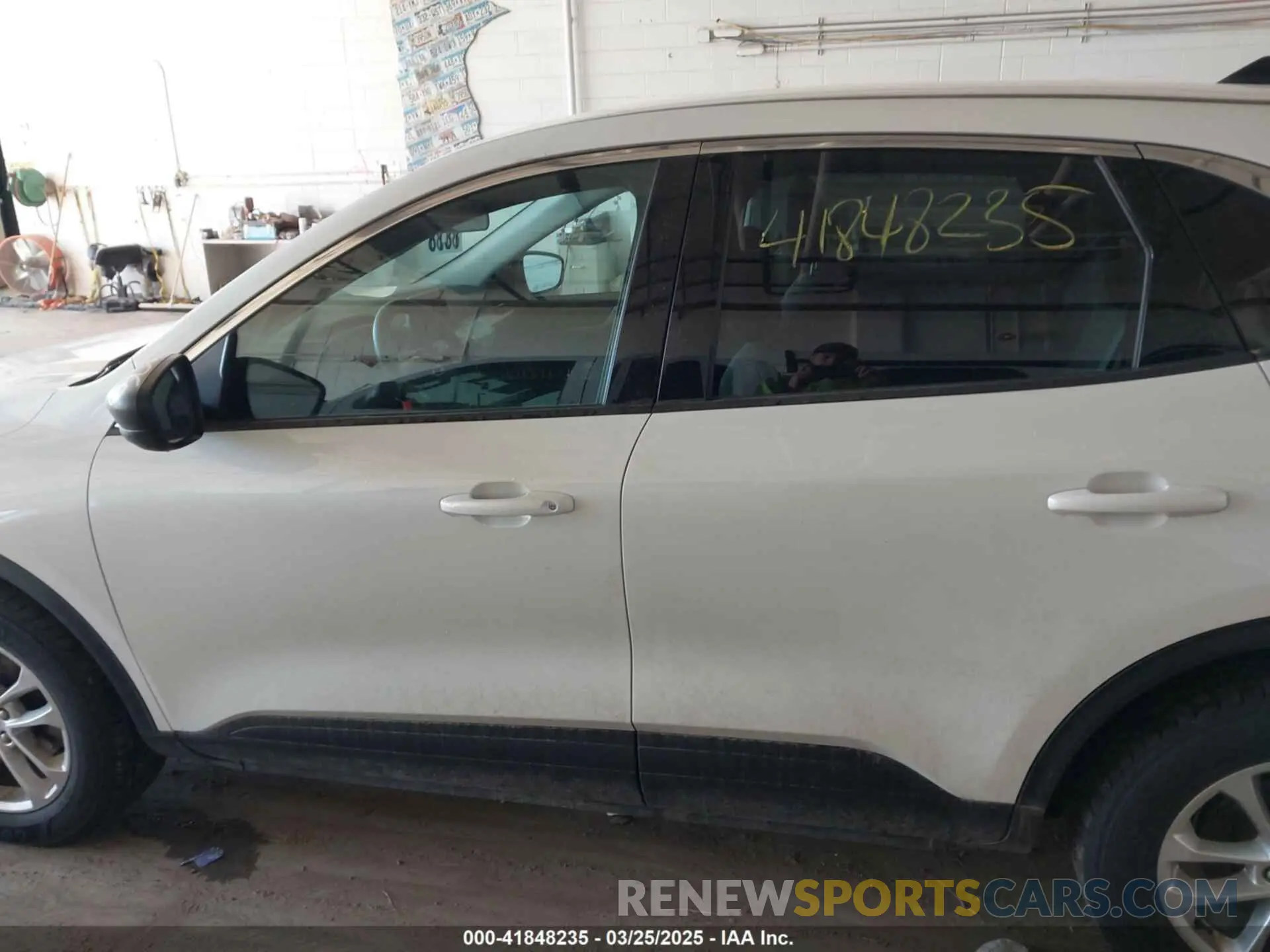 14 fotografías del automóvil dañado 1FMCU9G63NUA61225 FORD ESCAPE 2022