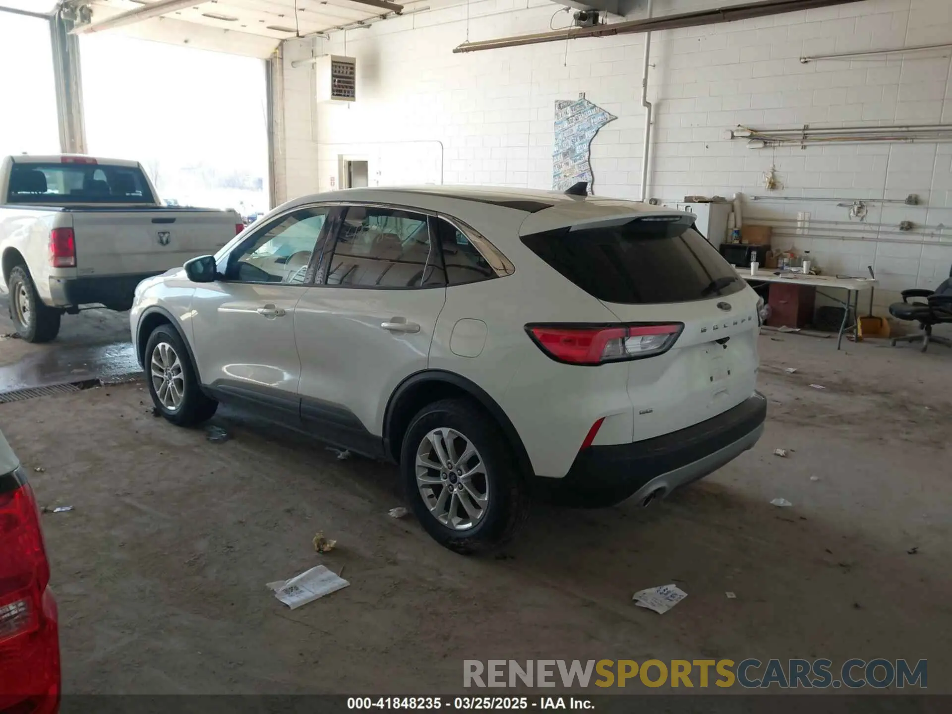 3 fotografías del automóvil dañado 1FMCU9G63NUA61225 FORD ESCAPE 2022