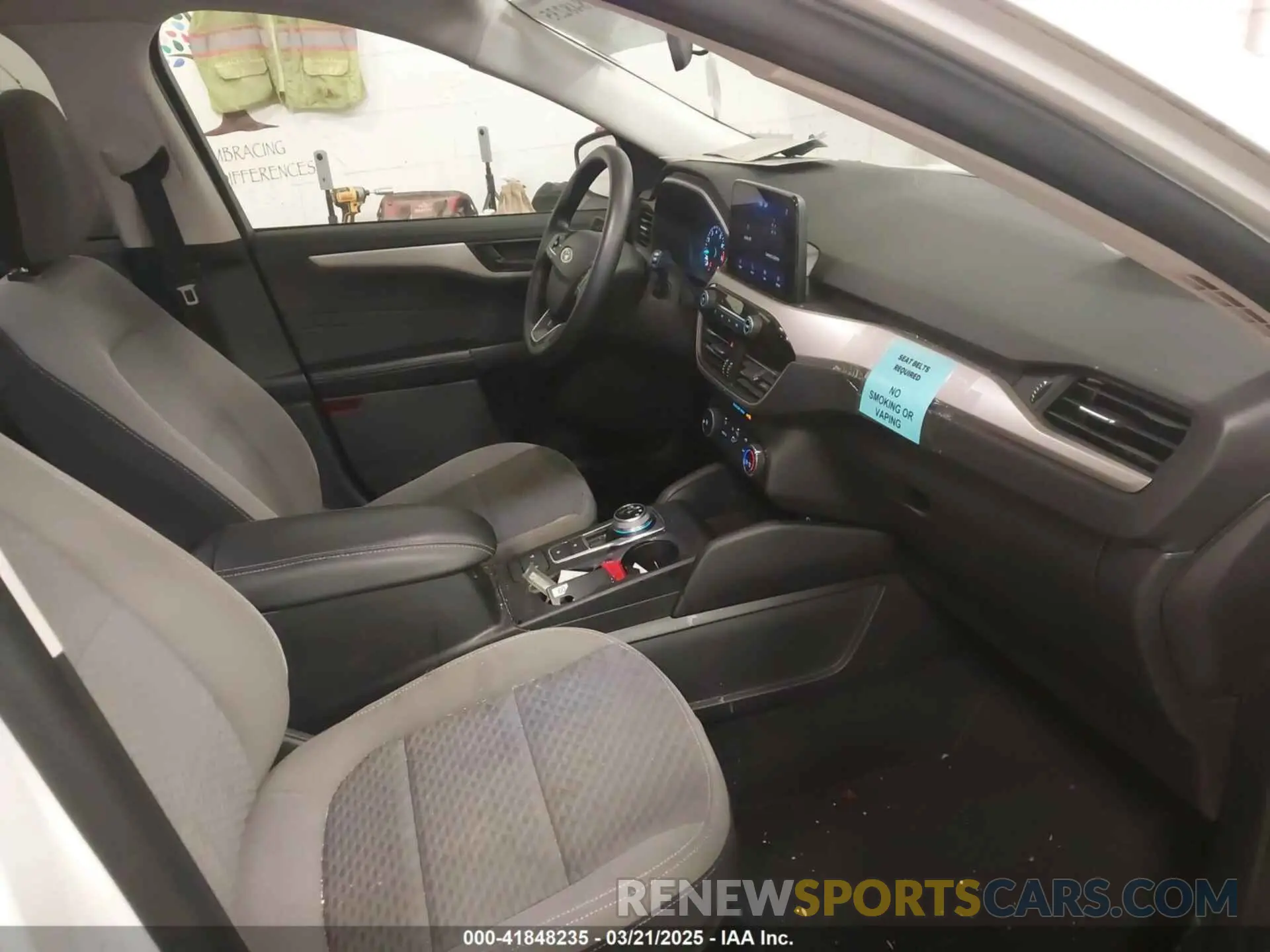 5 fotografías del automóvil dañado 1FMCU9G63NUA61225 FORD ESCAPE 2022