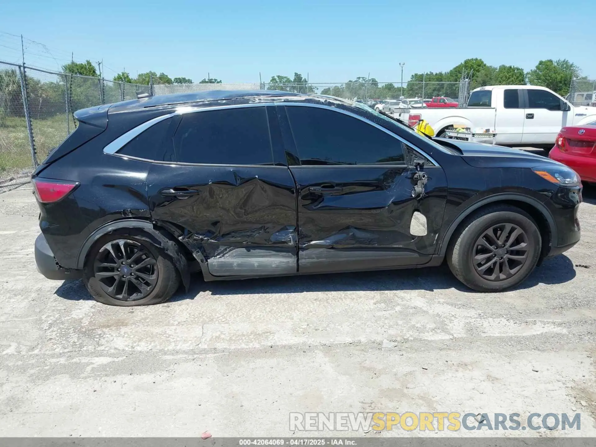 13 fotografías del automóvil dañado 1FMCU9G63NUB37820 FORD ESCAPE 2022