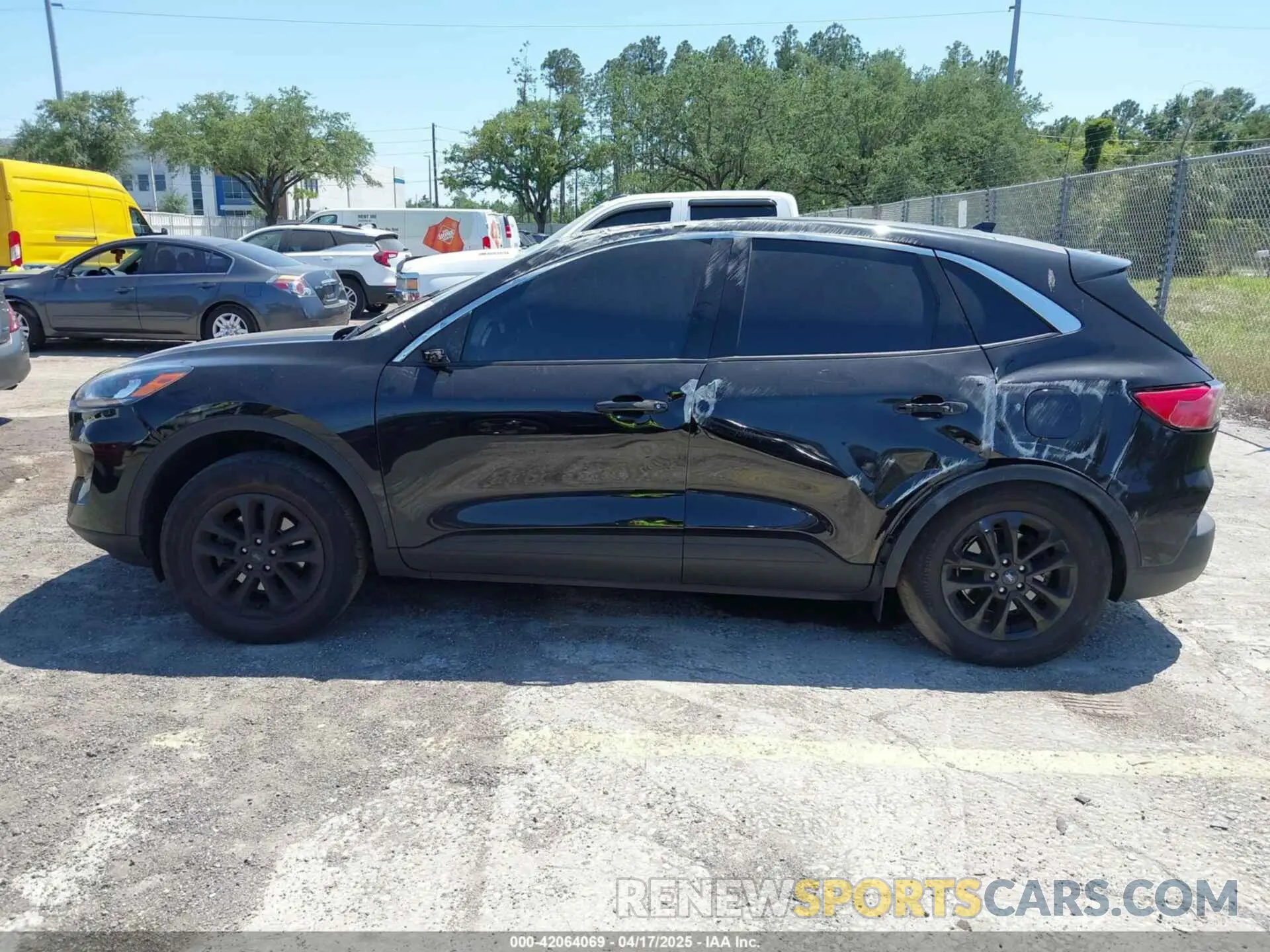 14 fotografías del automóvil dañado 1FMCU9G63NUB37820 FORD ESCAPE 2022