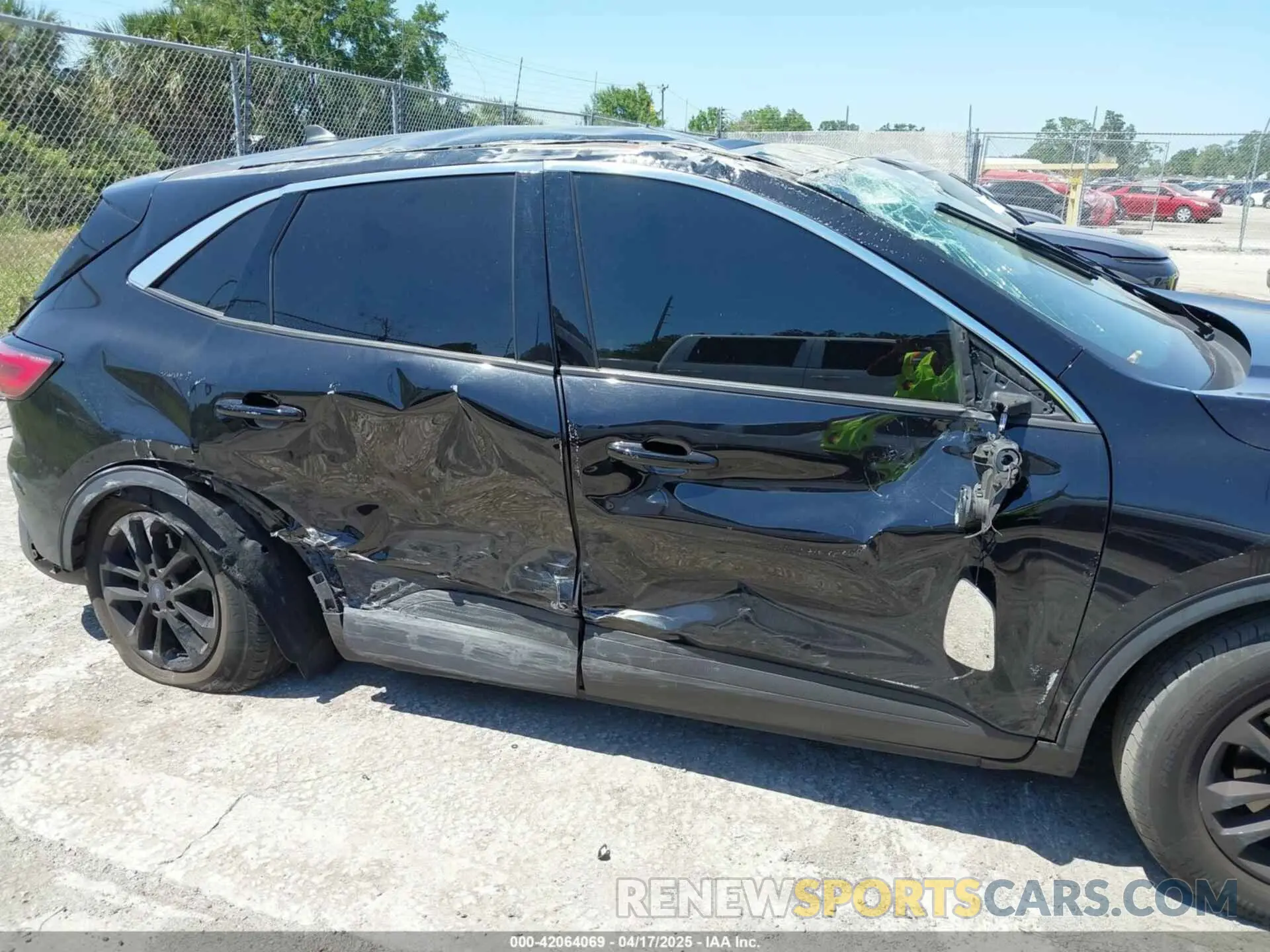 17 fotografías del automóvil dañado 1FMCU9G63NUB37820 FORD ESCAPE 2022