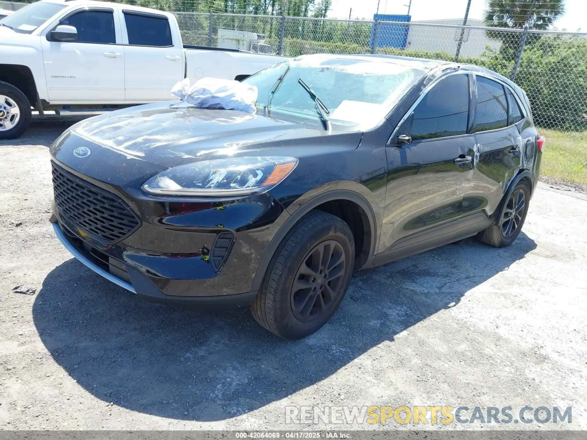 2 fotografías del automóvil dañado 1FMCU9G63NUB37820 FORD ESCAPE 2022