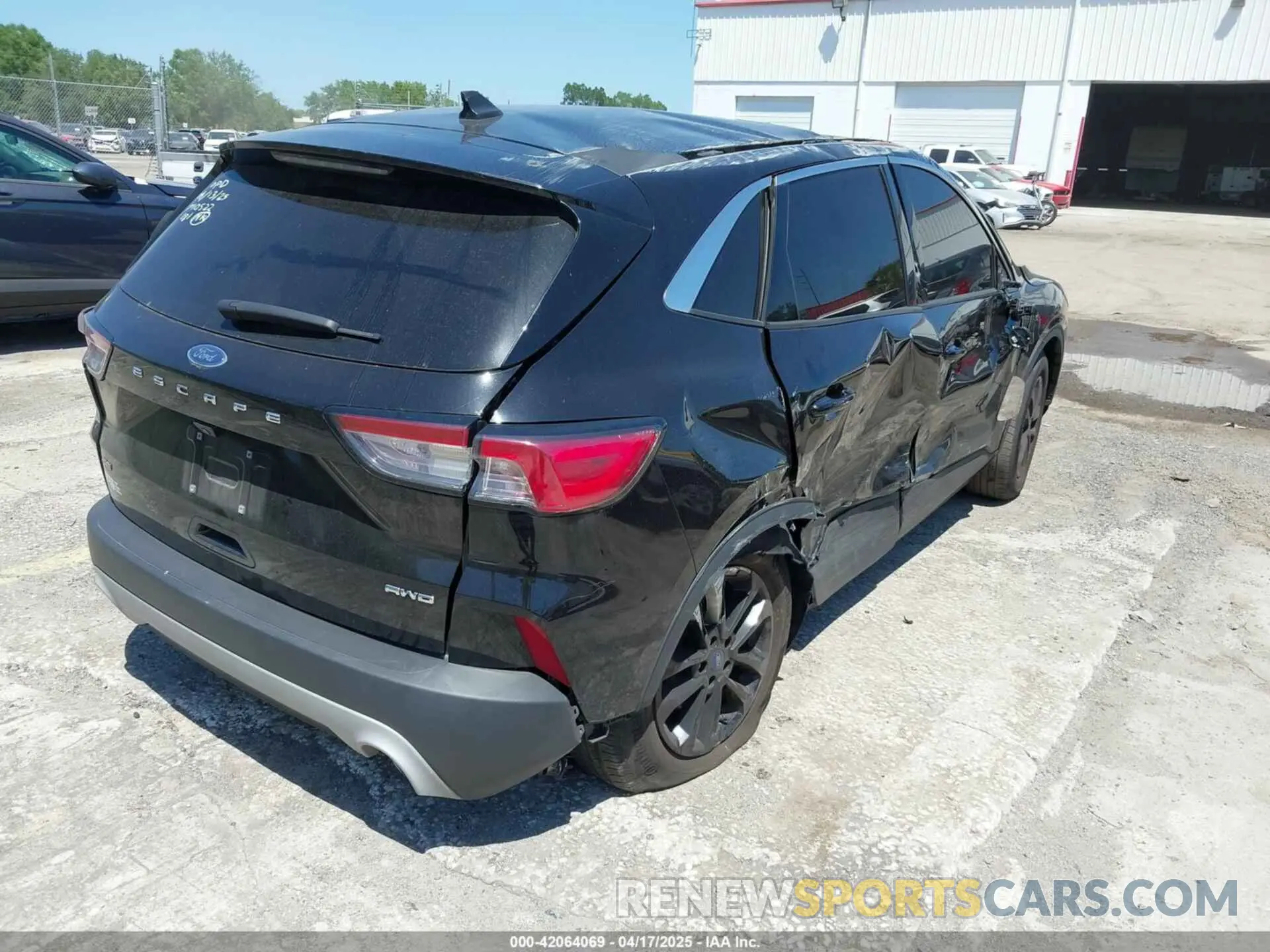 4 fotografías del automóvil dañado 1FMCU9G63NUB37820 FORD ESCAPE 2022