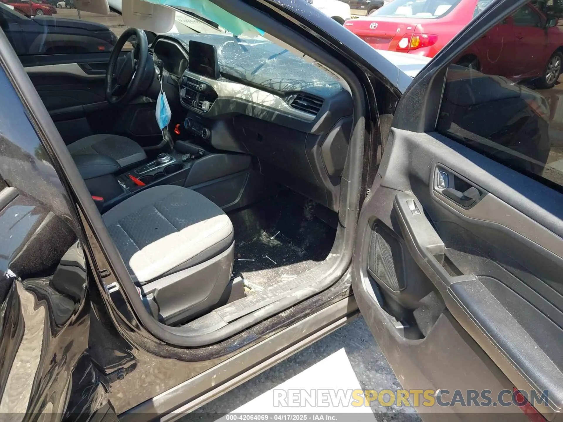 5 fotografías del automóvil dañado 1FMCU9G63NUB37820 FORD ESCAPE 2022