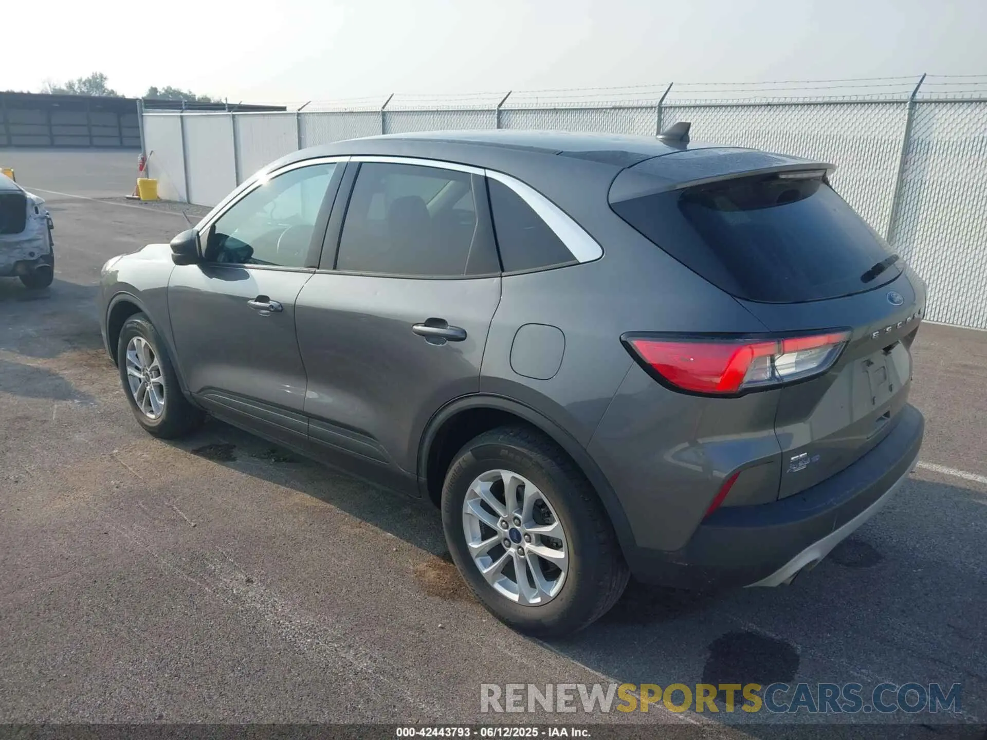 3 fotografías del automóvil dañado 1FMCU9G64NUA04516 FORD ESCAPE 2022
