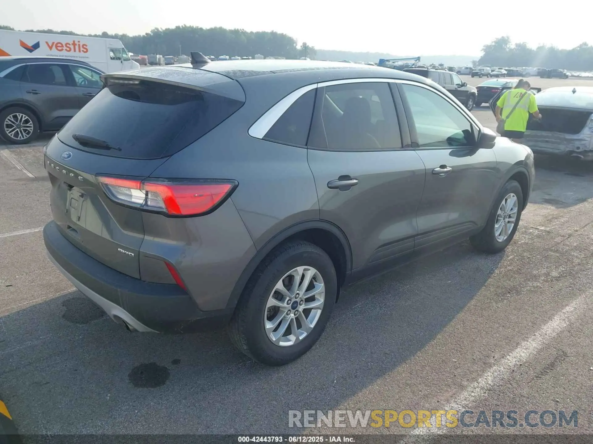 4 fotografías del automóvil dañado 1FMCU9G64NUA04516 FORD ESCAPE 2022