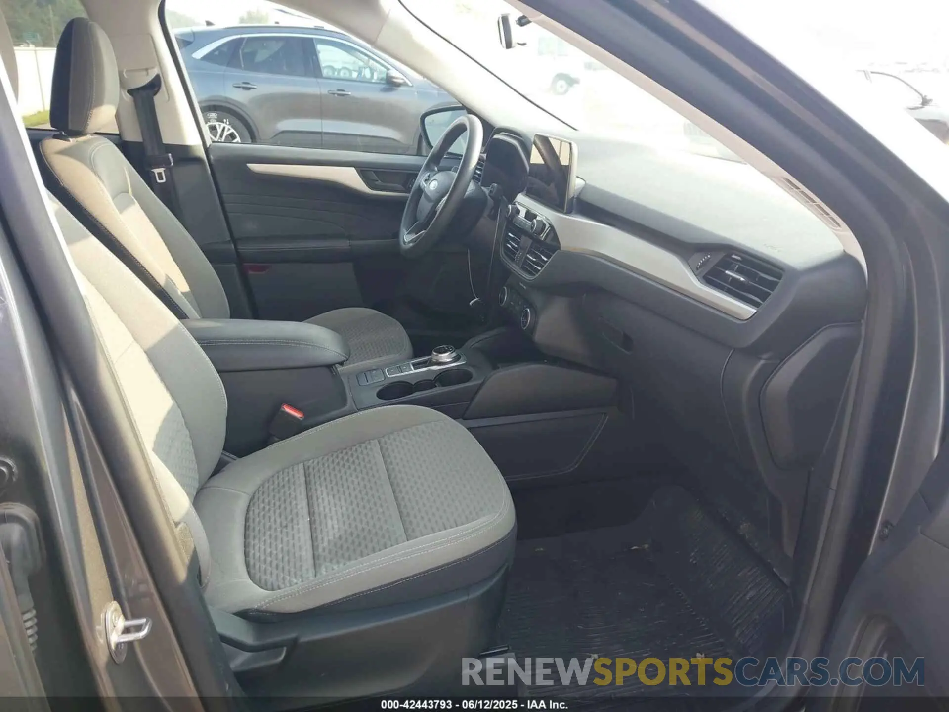 5 fotografías del automóvil dañado 1FMCU9G64NUA04516 FORD ESCAPE 2022