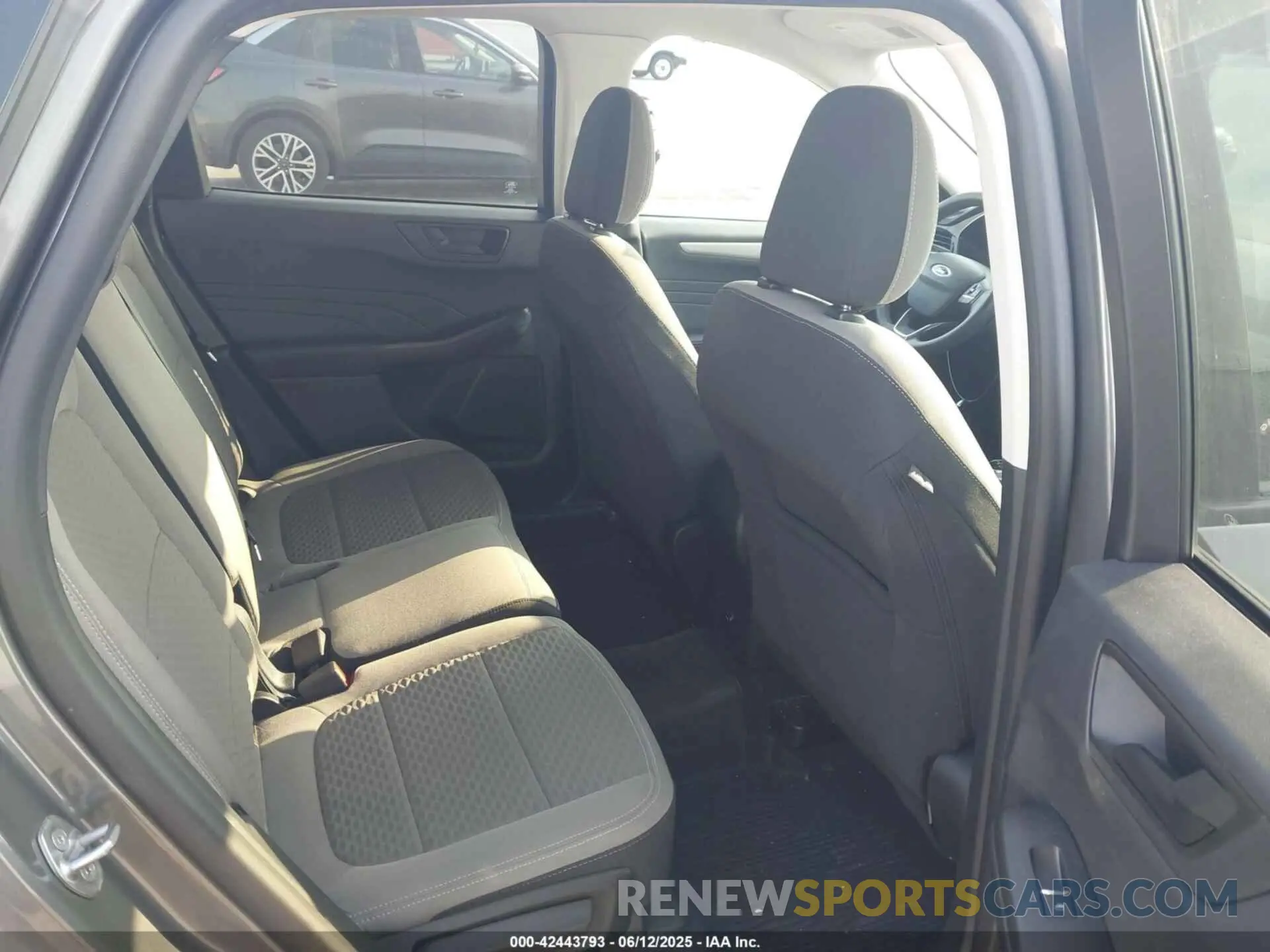 8 fotografías del automóvil dañado 1FMCU9G64NUA04516 FORD ESCAPE 2022