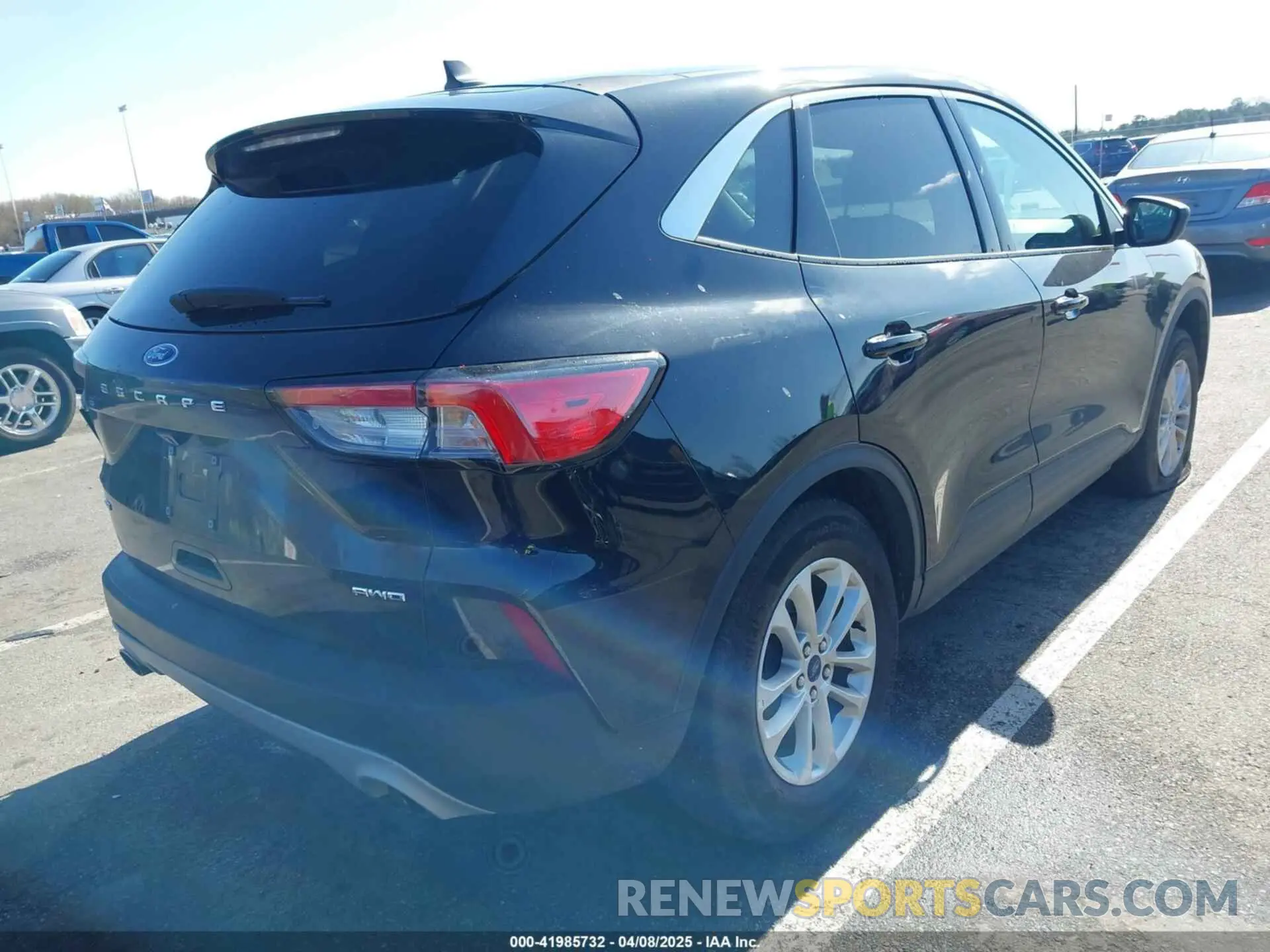 4 fotografías del automóvil dañado 1FMCU9G64NUB16684 FORD ESCAPE 2022