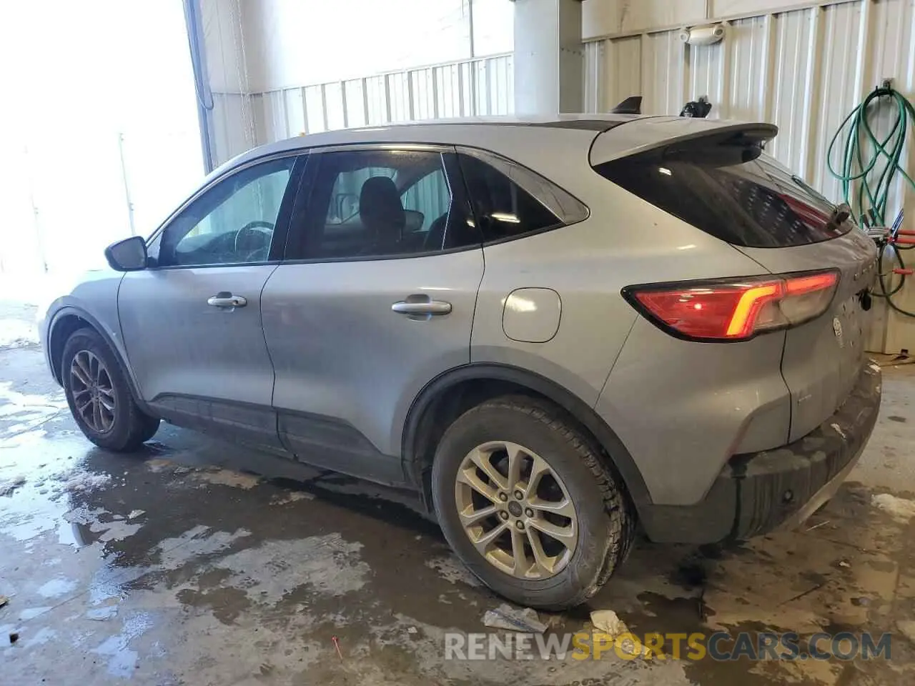 2 fotografías del automóvil dañado 1FMCU9G64NUB31220 FORD ESCAPE 2022