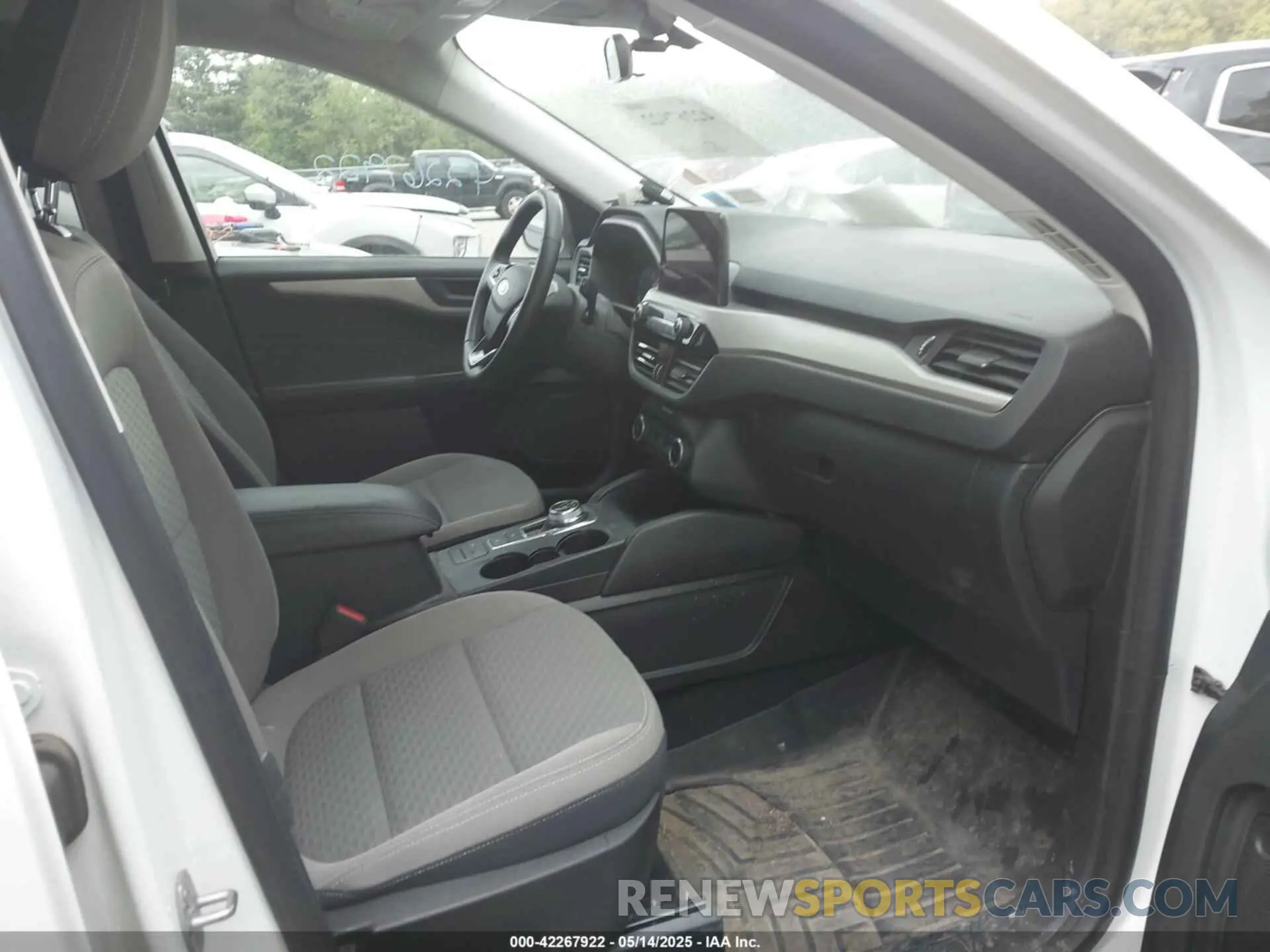 5 fotografías del automóvil dañado 1FMCU9G64NUB41262 FORD ESCAPE 2022