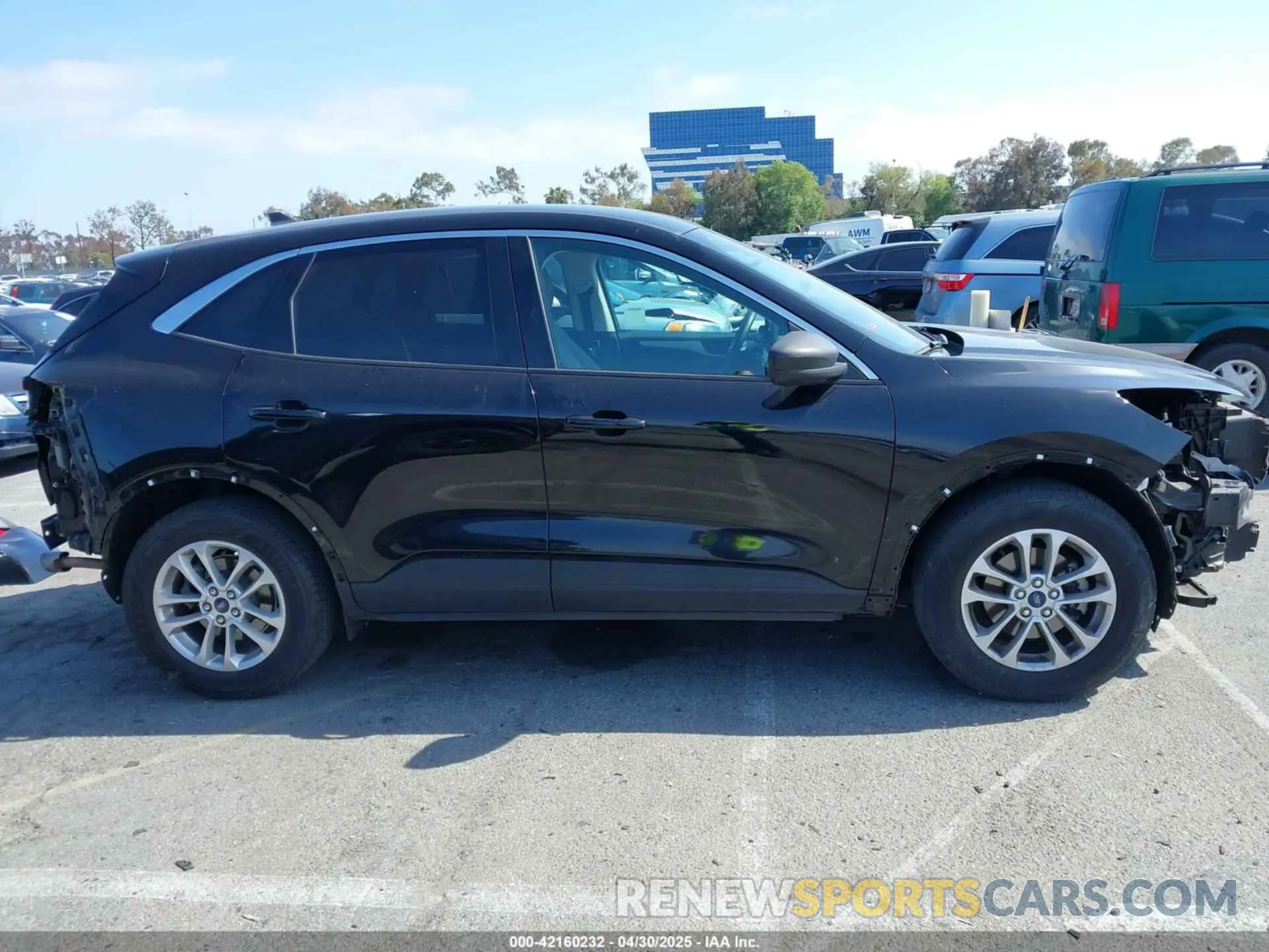 14 fotografías del automóvil dañado 1FMCU9G65NUA70007 FORD ESCAPE 2022