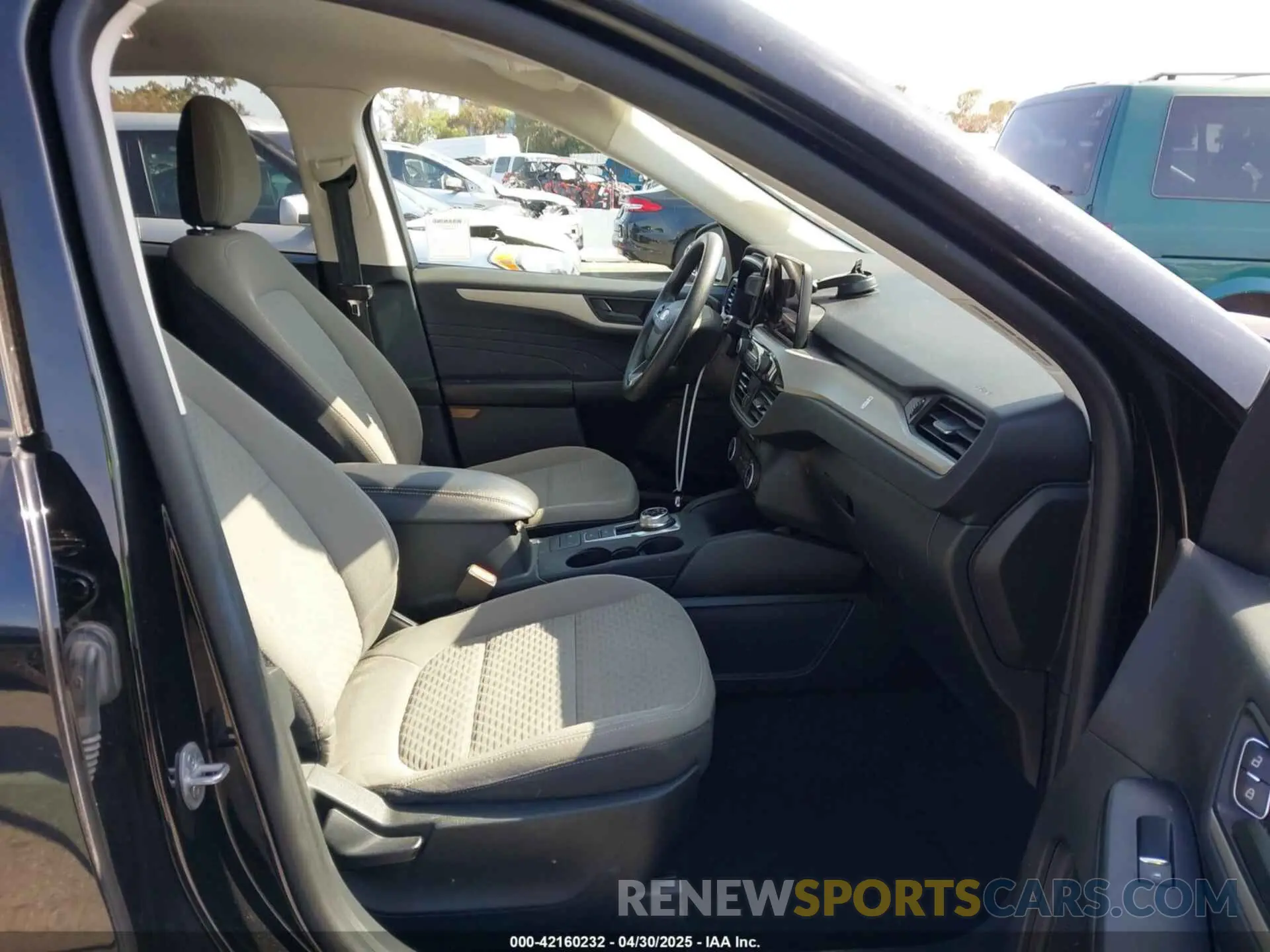 5 fotografías del automóvil dañado 1FMCU9G65NUA70007 FORD ESCAPE 2022
