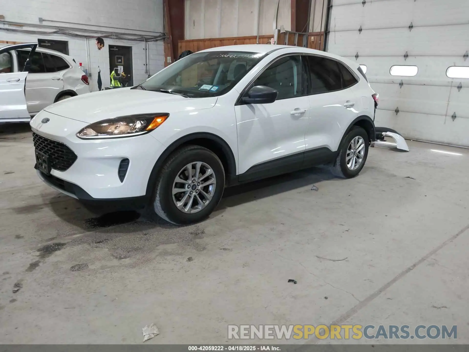 2 fotografías del automóvil dañado 1FMCU9G65NUB12899 FORD ESCAPE 2022