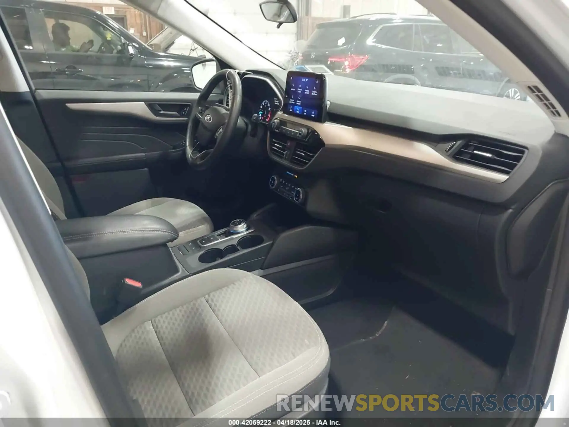 5 fotografías del automóvil dañado 1FMCU9G65NUB12899 FORD ESCAPE 2022