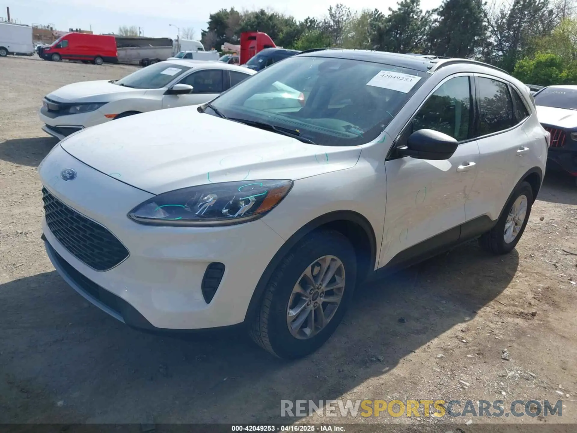 2 fotografías del automóvil dañado 1FMCU9G66NUA79069 FORD ESCAPE 2022