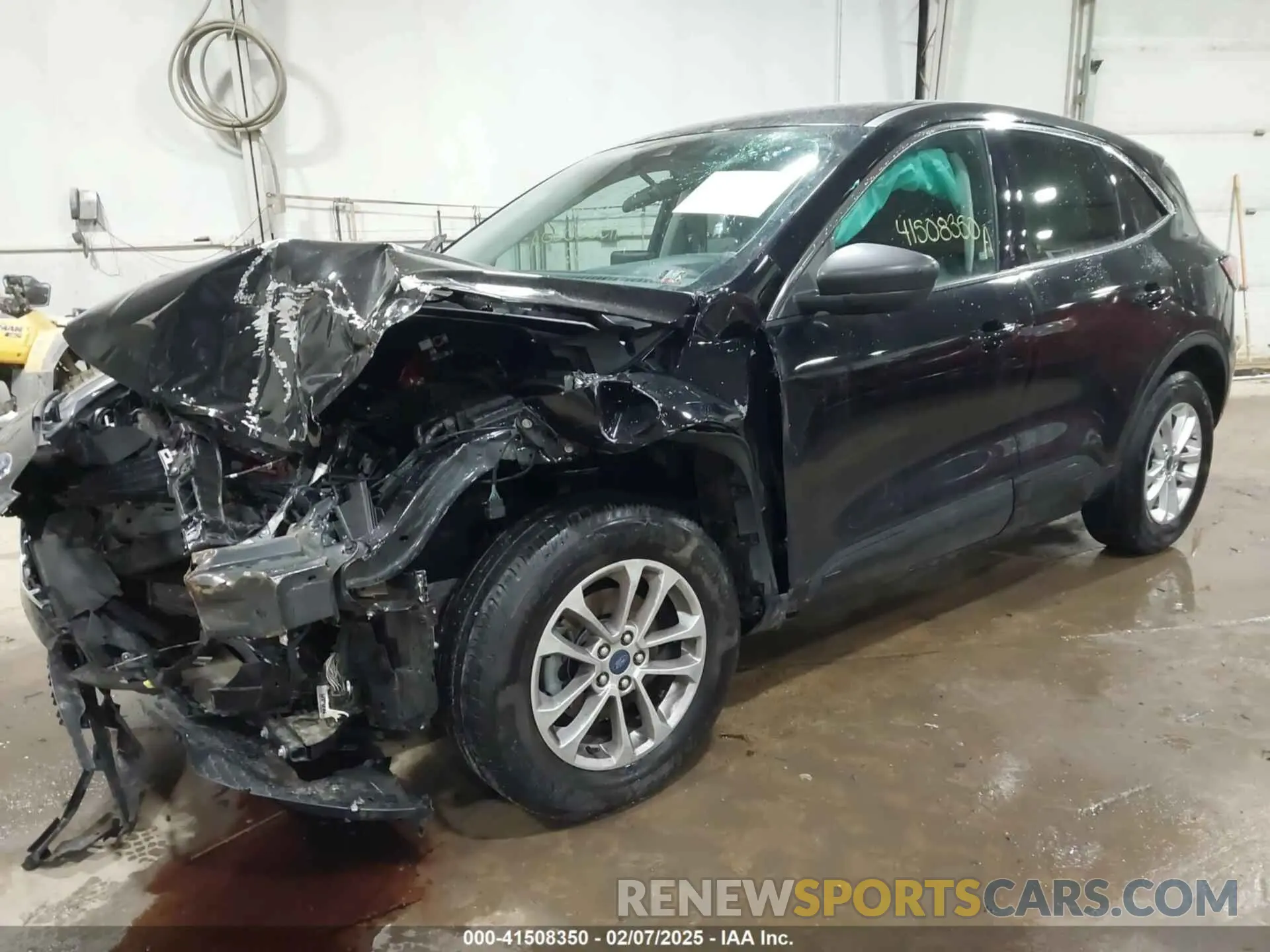 2 fotografías del automóvil dañado 1FMCU9G66NUA93098 FORD ESCAPE 2022