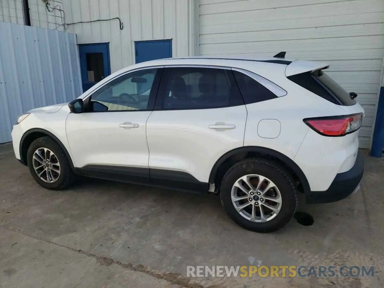 2 fotografías del automóvil dañado 1FMCU9G67NUA60899 FORD ESCAPE 2022