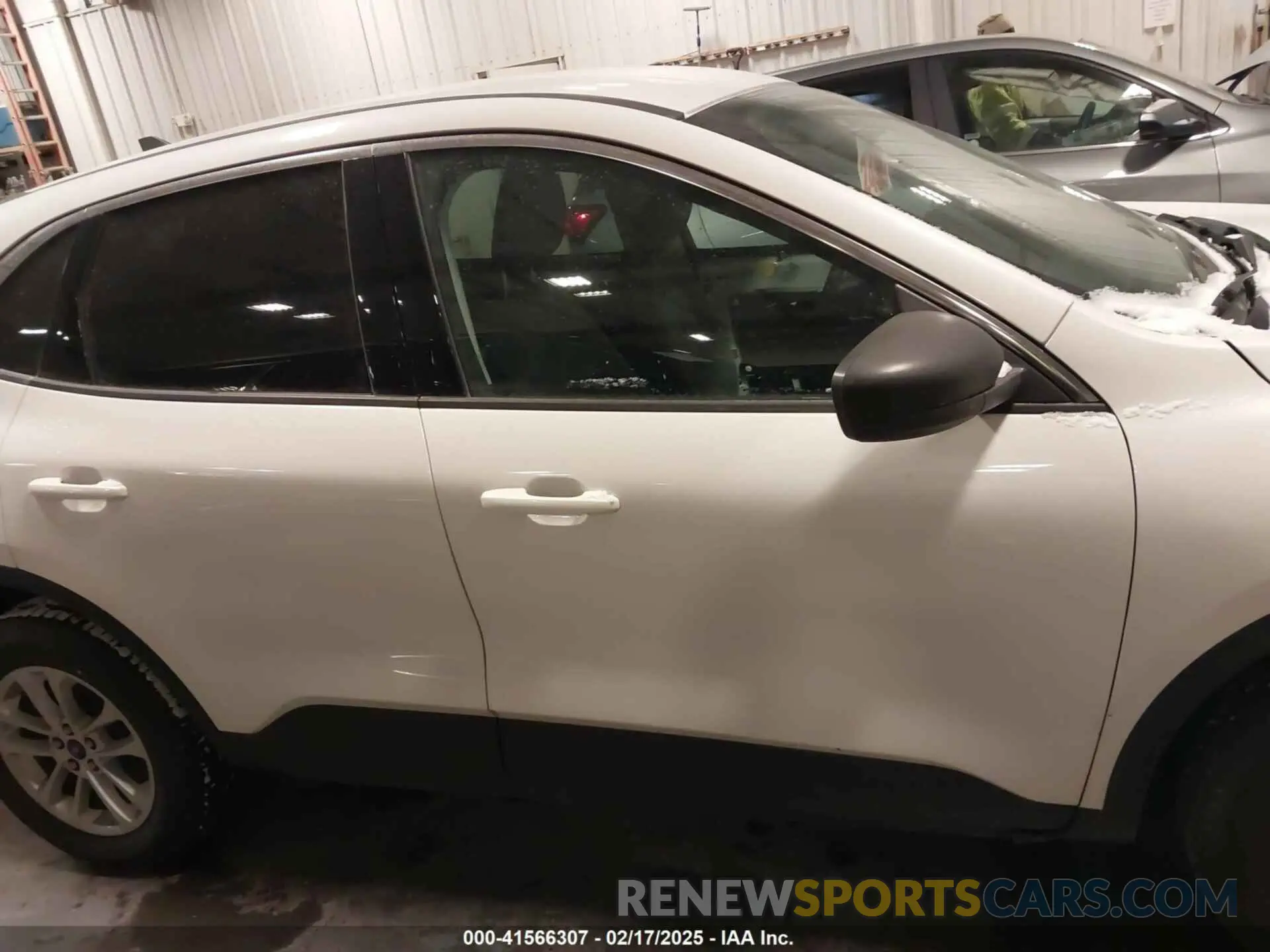 14 fotografías del automóvil dañado 1FMCU9G67NUA61017 FORD ESCAPE 2022