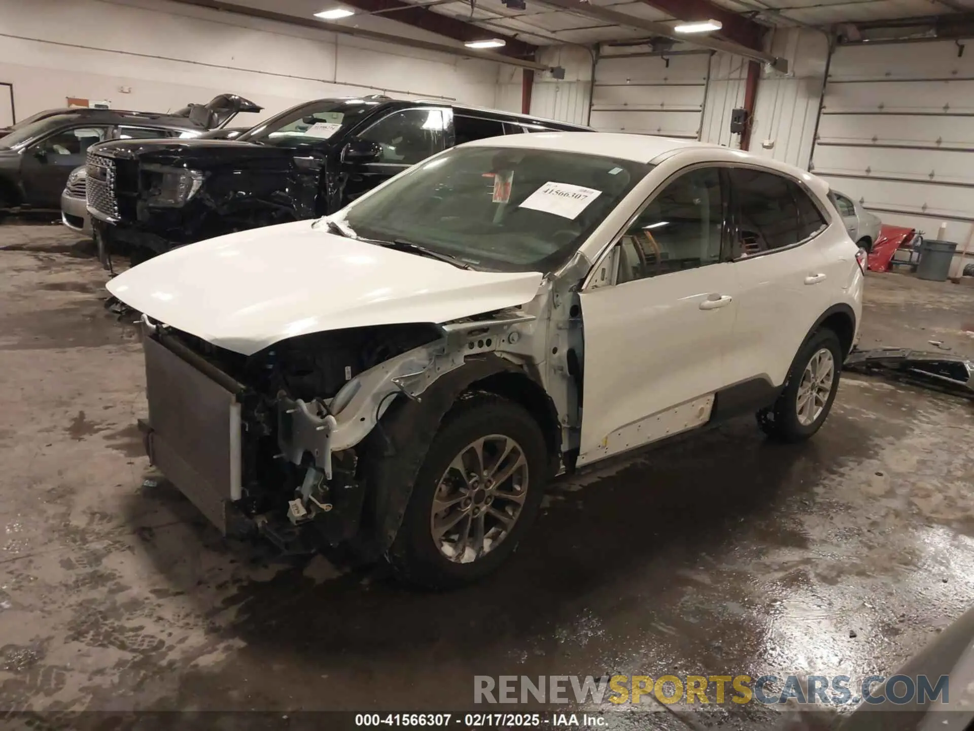 2 fotografías del automóvil dañado 1FMCU9G67NUA61017 FORD ESCAPE 2022
